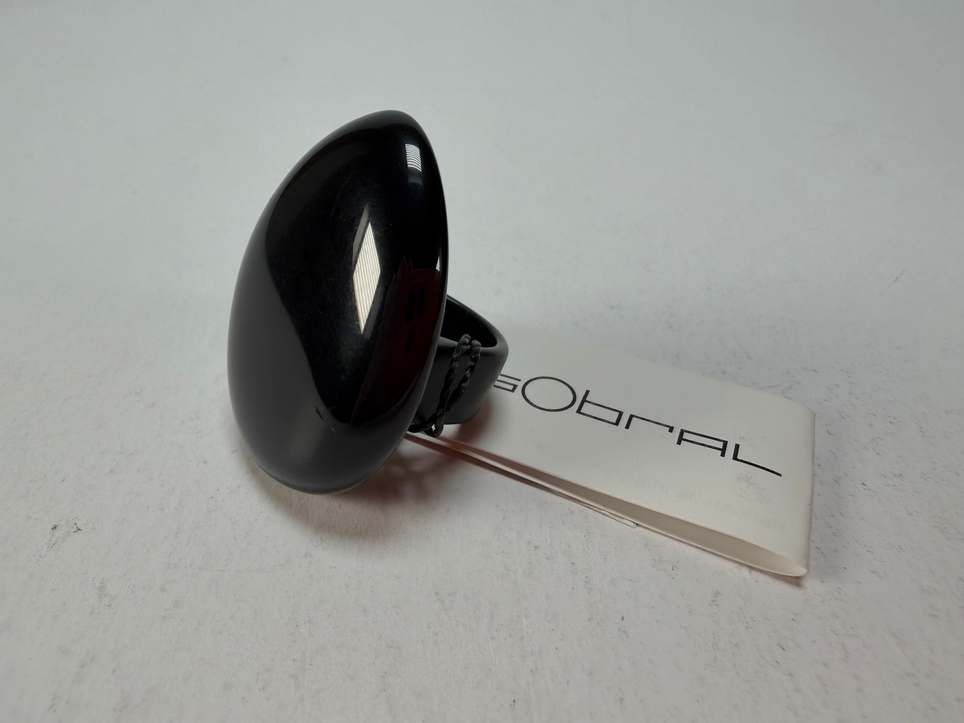 Sobral - Preto "Poesia" Black Resin Ring ( 003597 ) - Size UK R / US 8