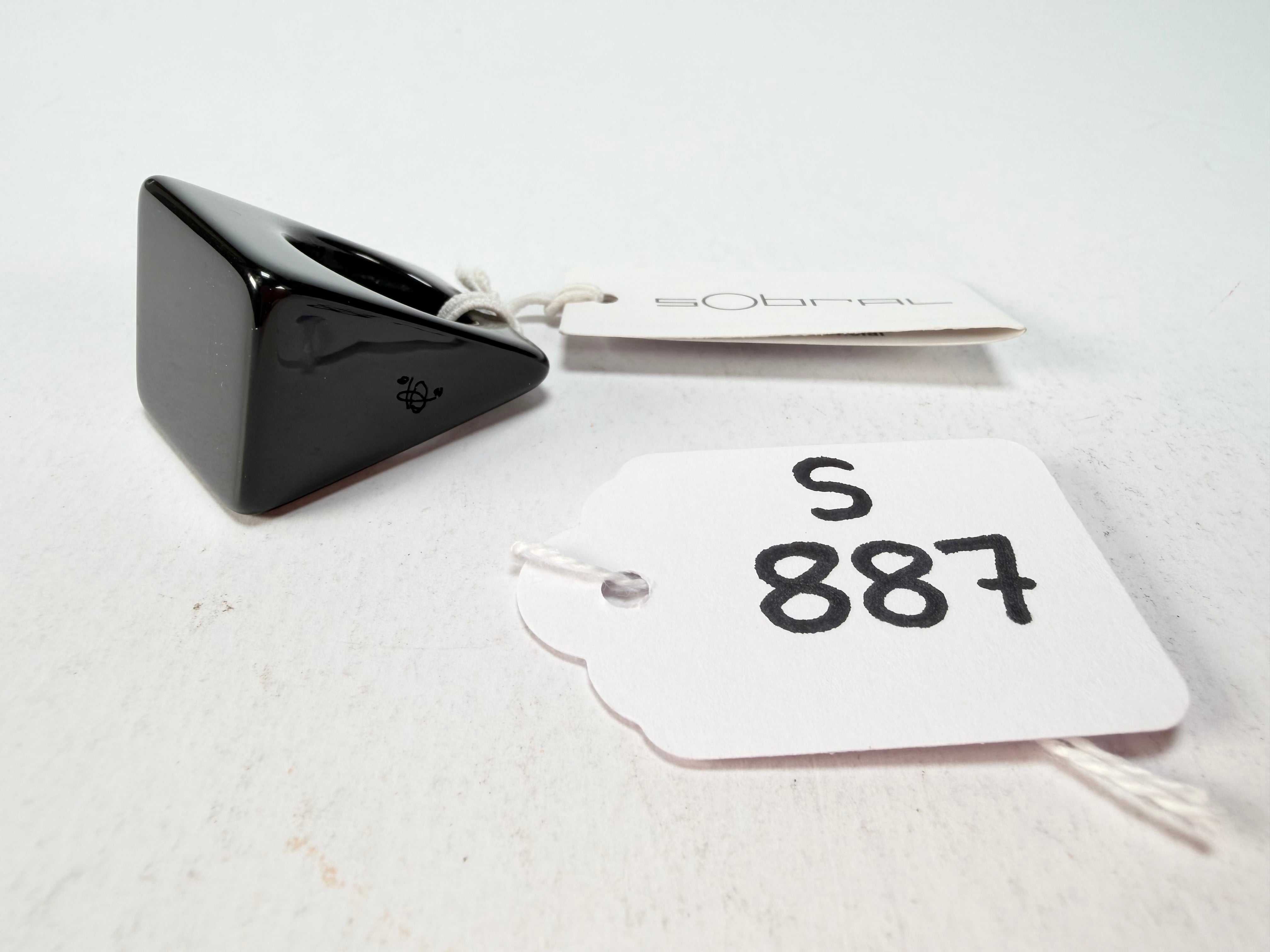 Sobral - Preto "Carre" Black Resin Ring ( 000149 ) - Size UK _ / US 8