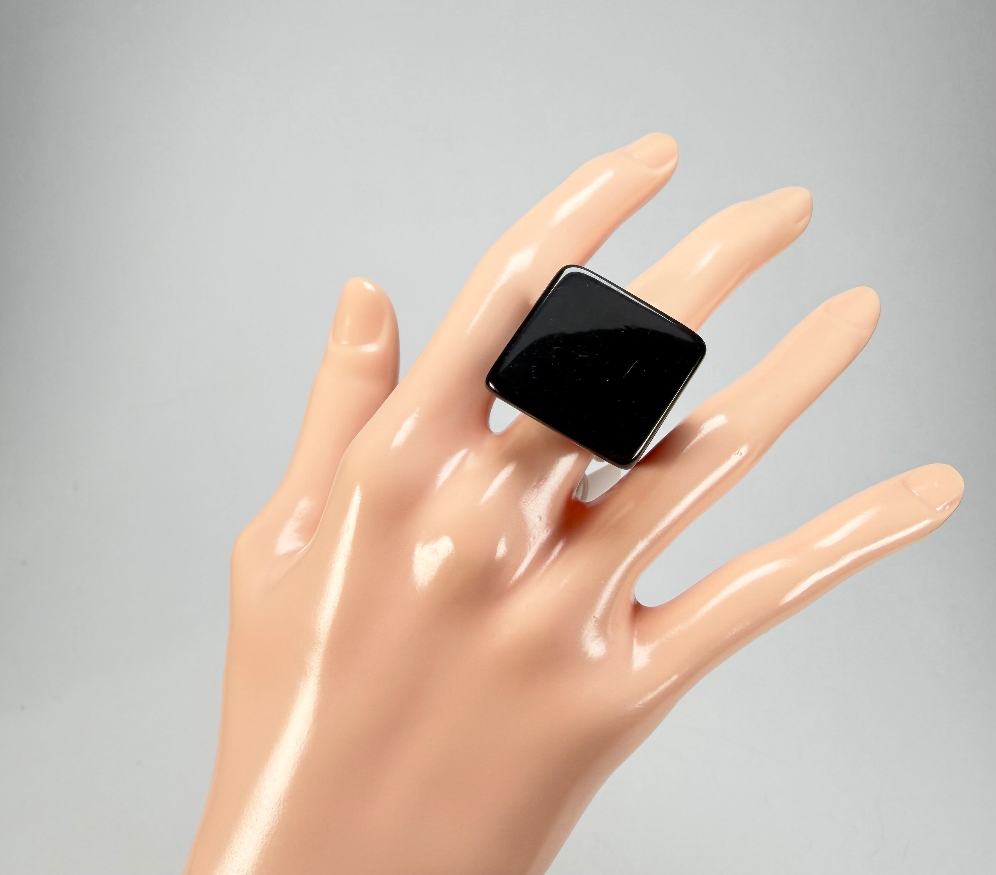 Sobral - Preto "Carre" Black Resin Ring ( 000149 ) - Size UK _ / US 8
