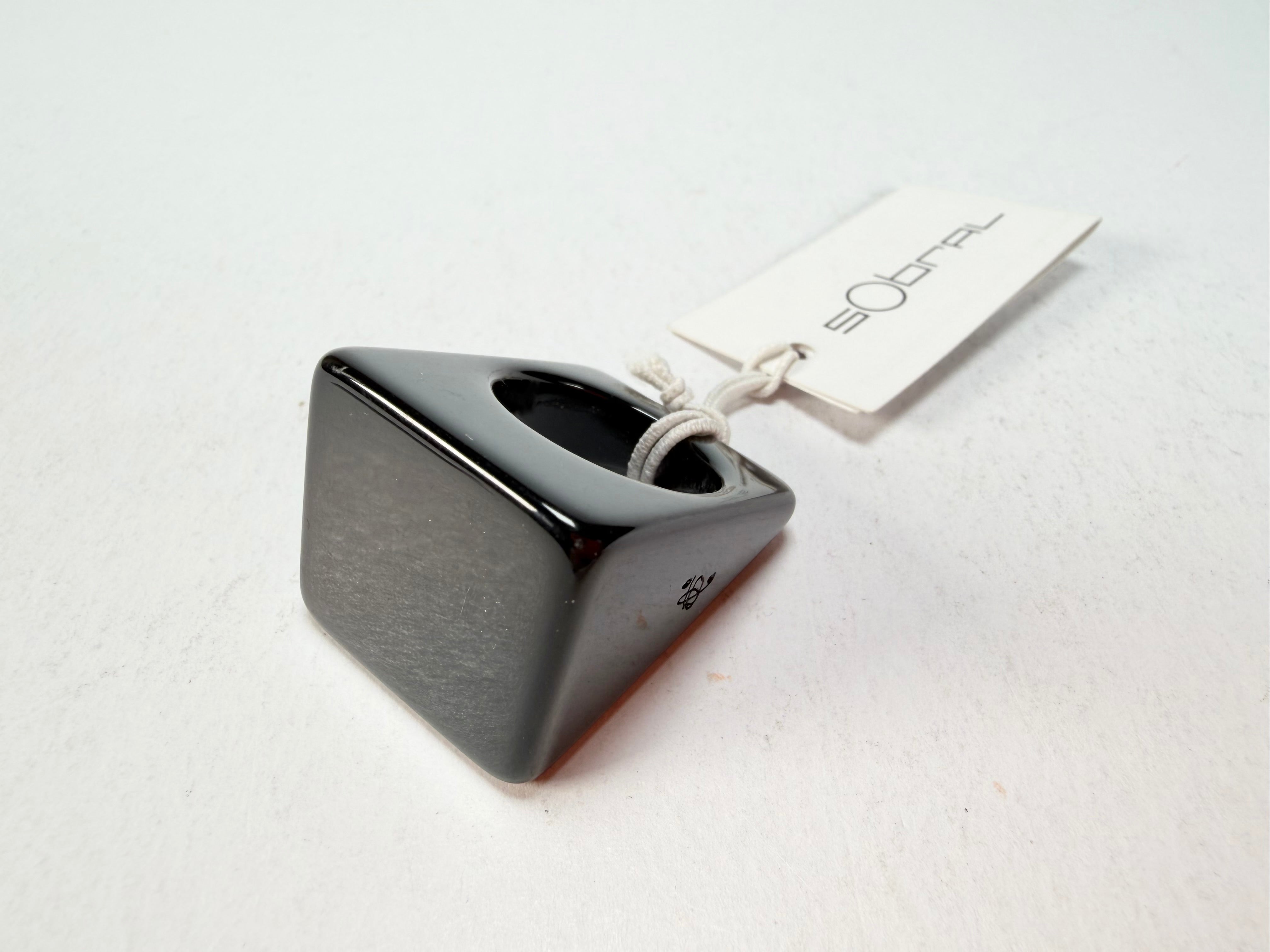 Sobral - Preto "Carre" Black Resin Ring ( 000149 ) - Size UK _ / US 8