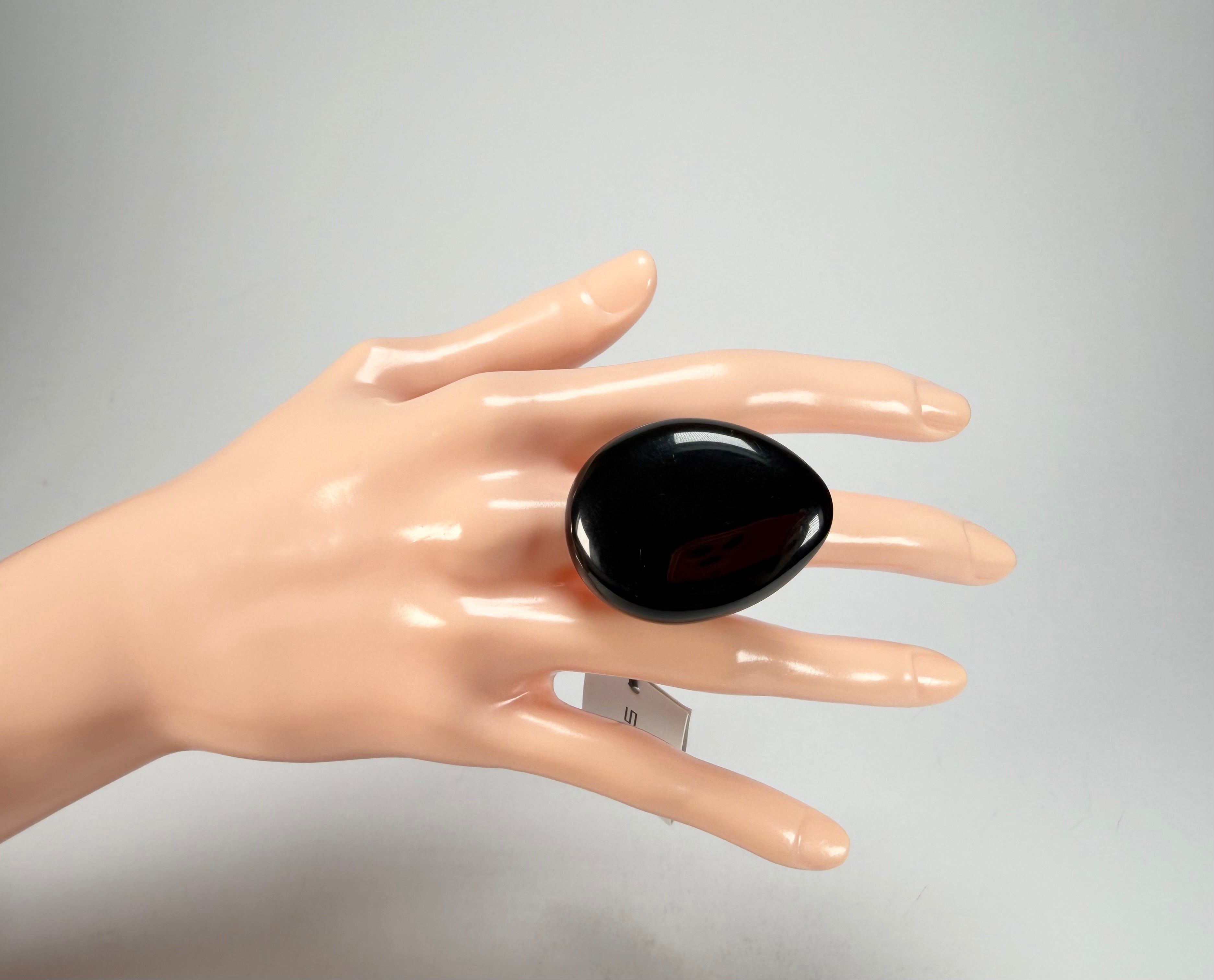 Sobral - Preto "Poesia" Black Resin Ring ( 003597 ) - Size UK V / US 10