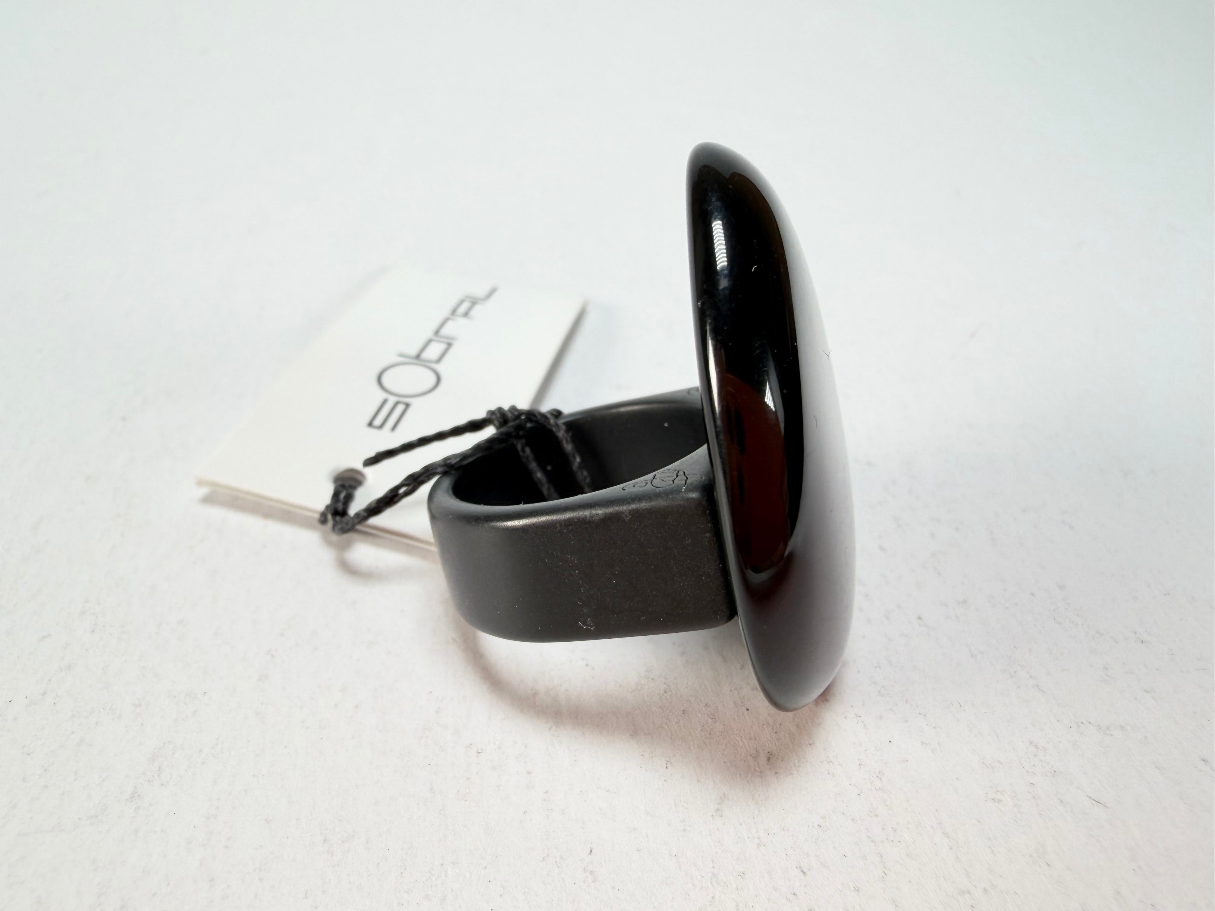 Sobral - Preto "Poesia" Black Resin Ring ( 003597 ) - Size UK V / US 10