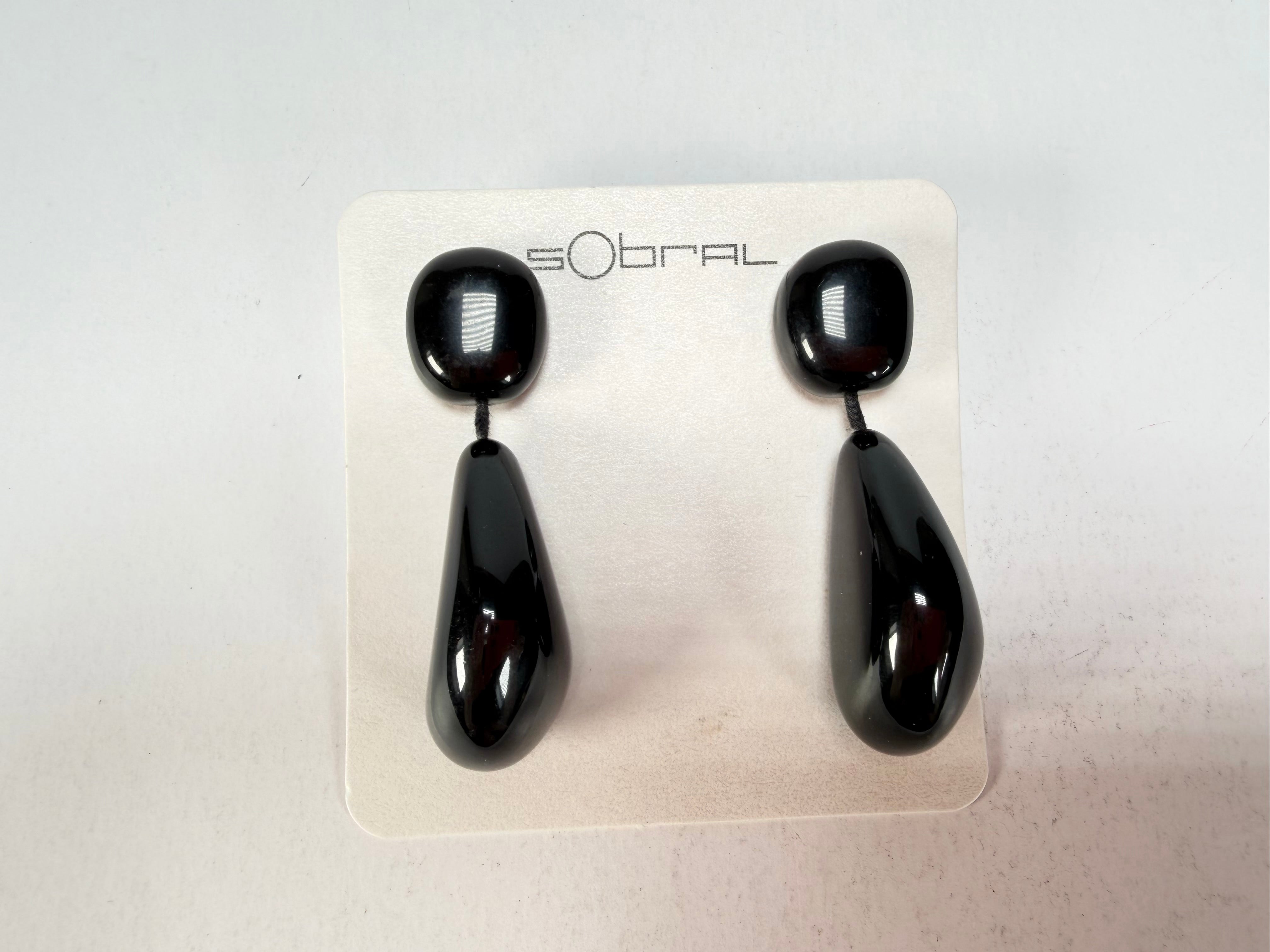Sobral - Preto "Clave Efeitos" Black Resin Earrings ( 004606 )