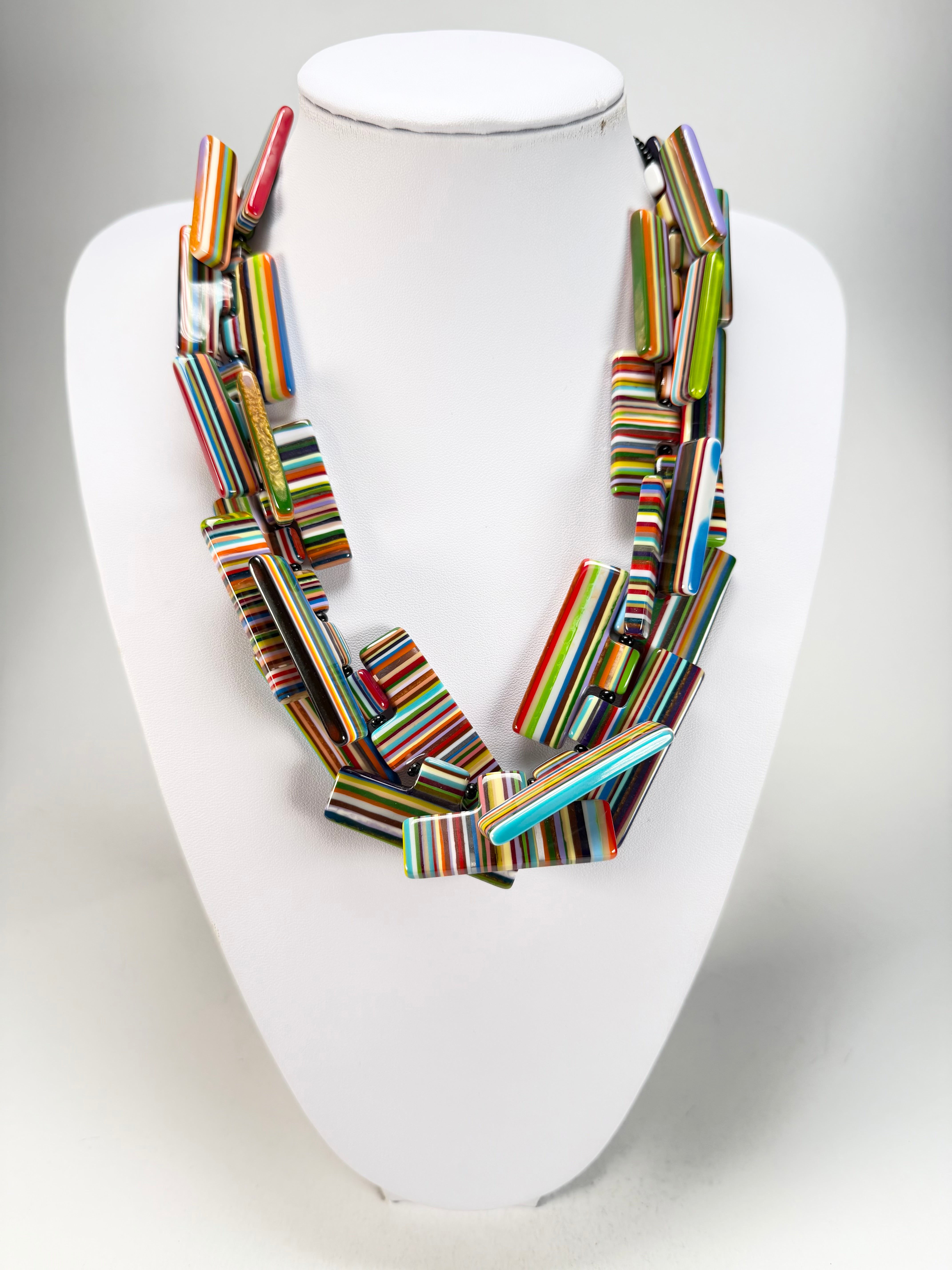 Sobral - Pop Art "Neoconcretismo" Resin Necklace ( 003885 )