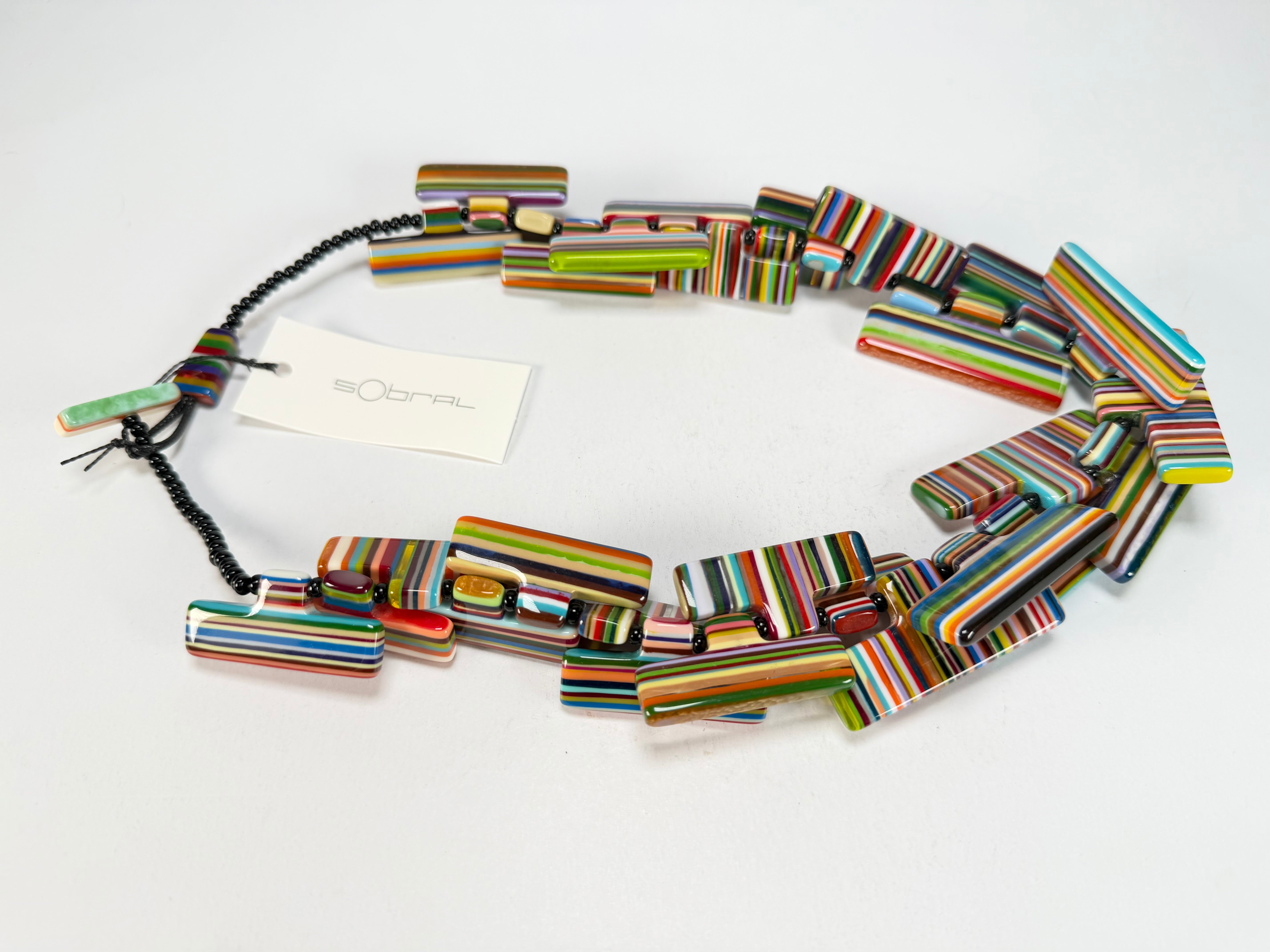 Sobral - Pop Art "Neoconcretismo" Resin Necklace ( 003885 )