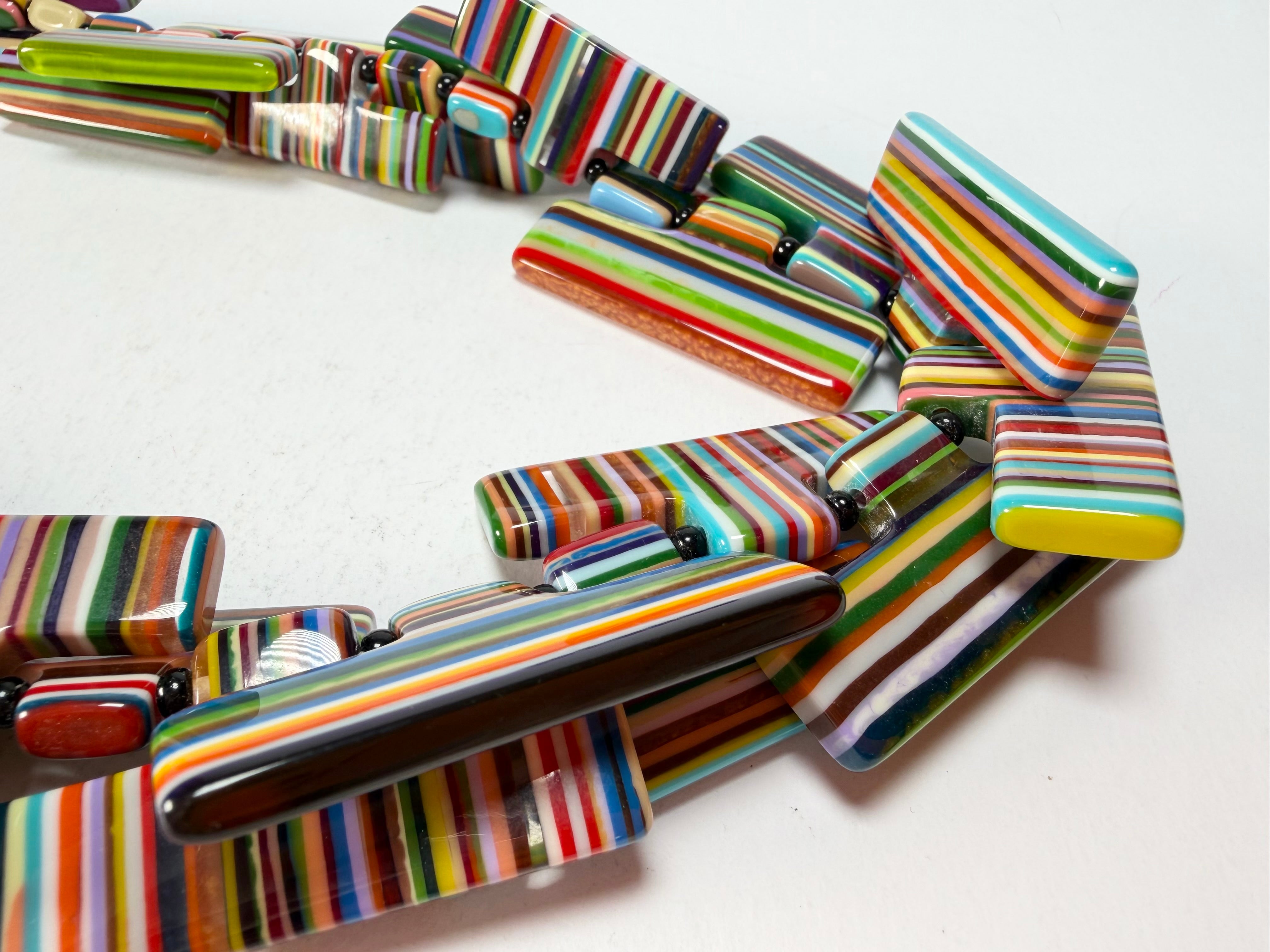 Sobral - Pop Art "Neoconcretismo" Resin Necklace ( 003885 )