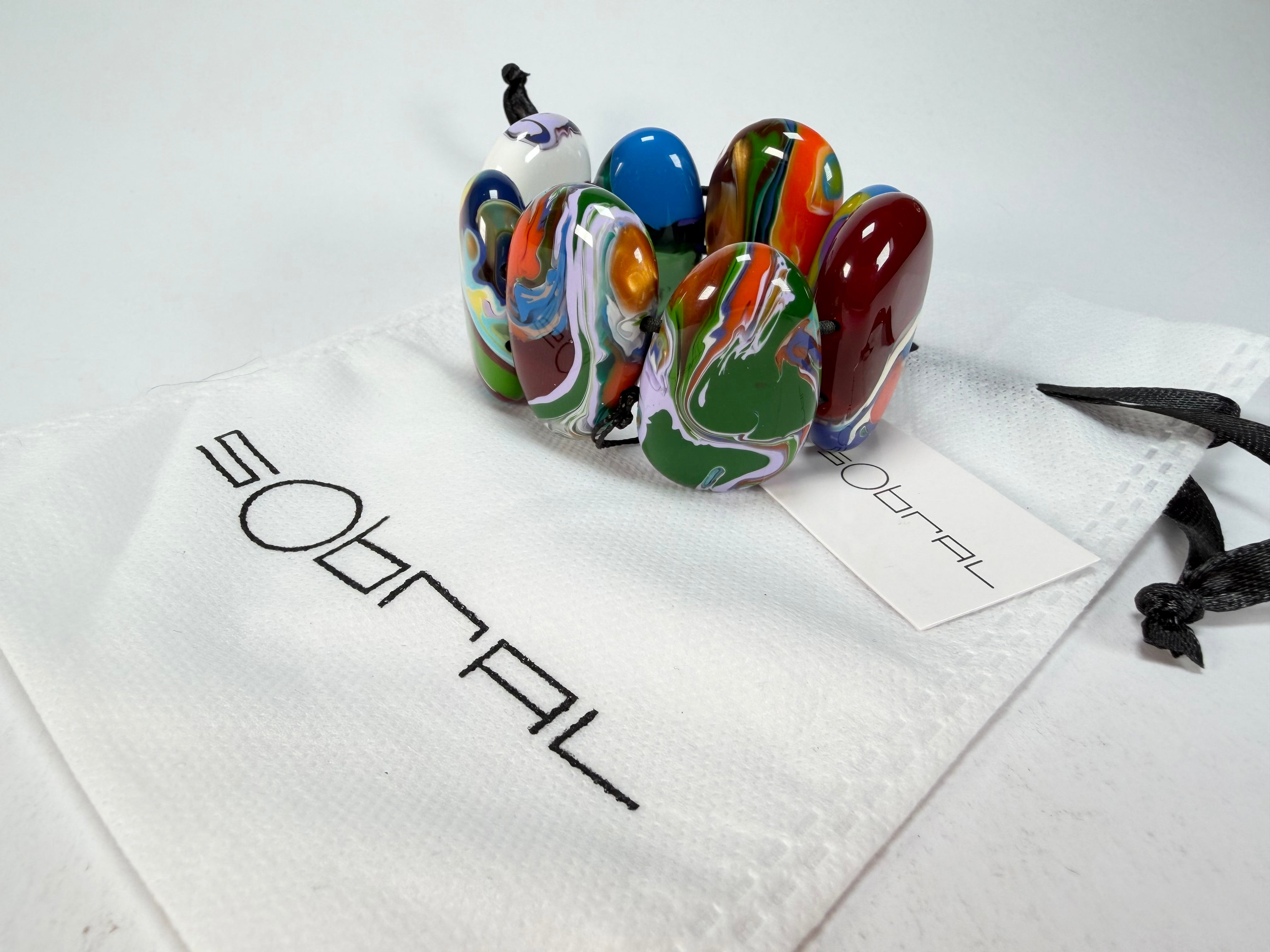 Sobral - Multi-Colour "Folha" Pollock Elasticated Resin Bracelet ( 005519 )