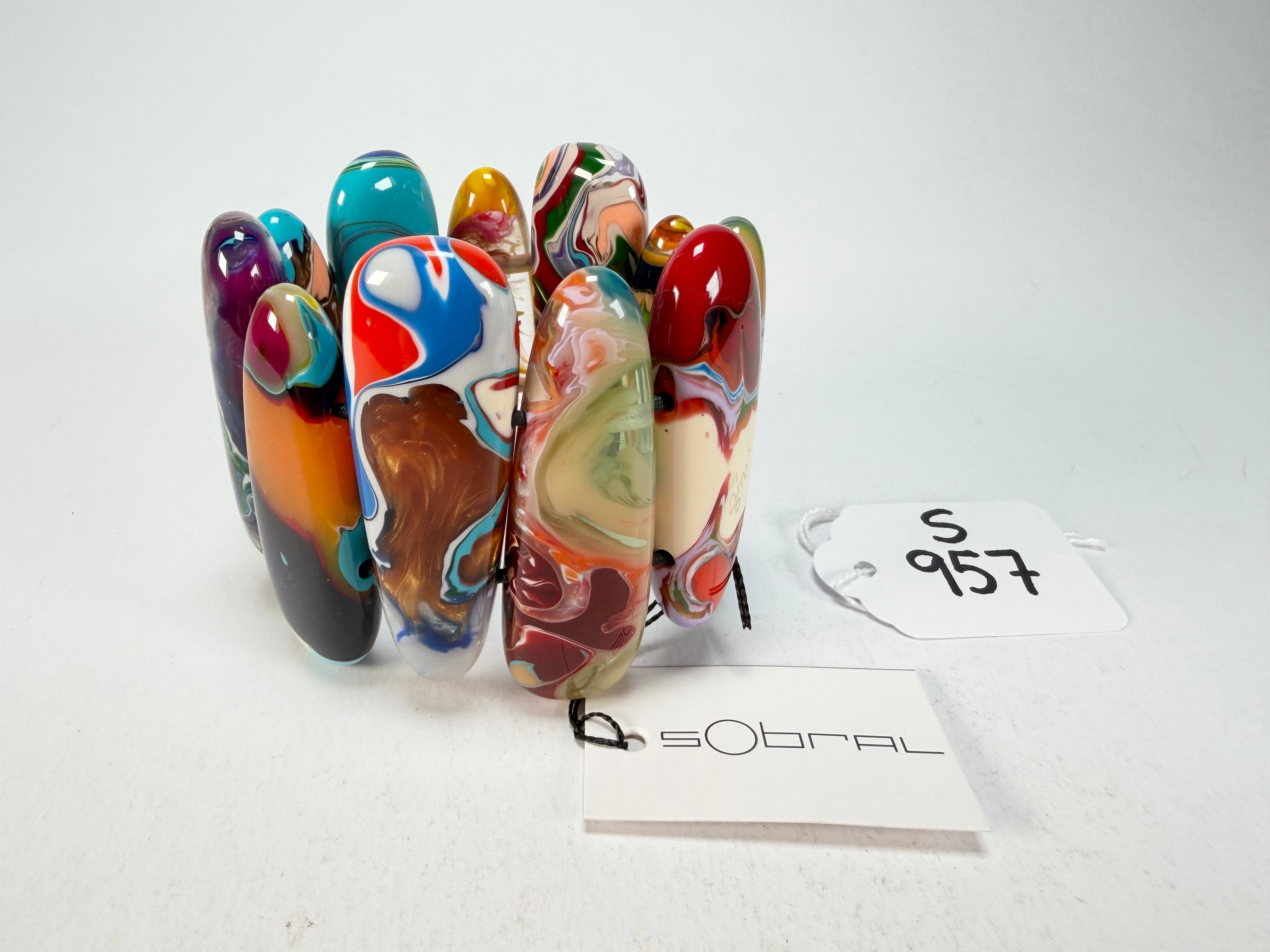 Sobral - Multi-Colour "Leaf" Pollock Elasticated Resin Bracelet ( 005520 )