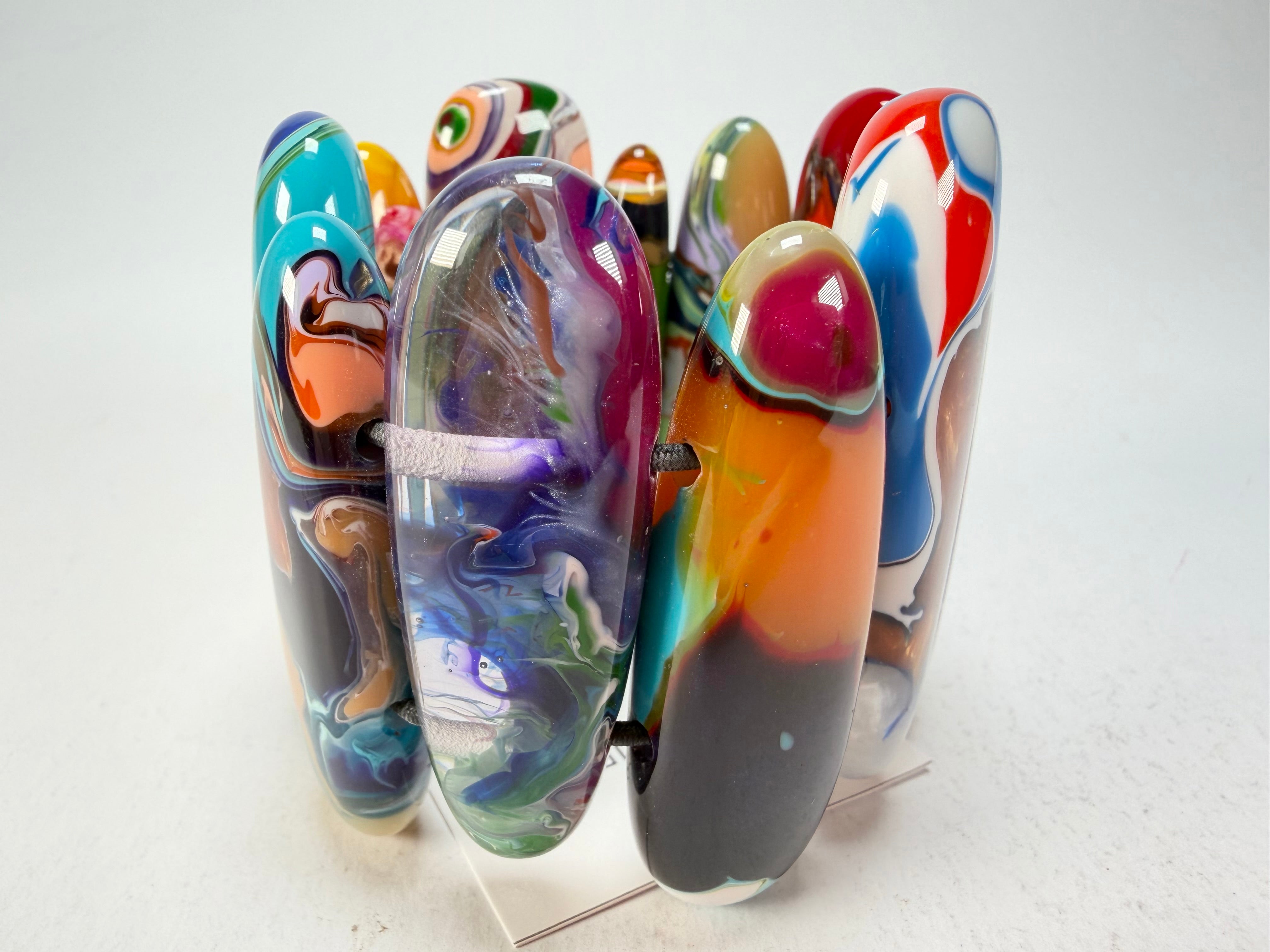 Sobral - Multi-Colour "Leaf" Pollock Elasticated Resin Bracelet ( 005520 )