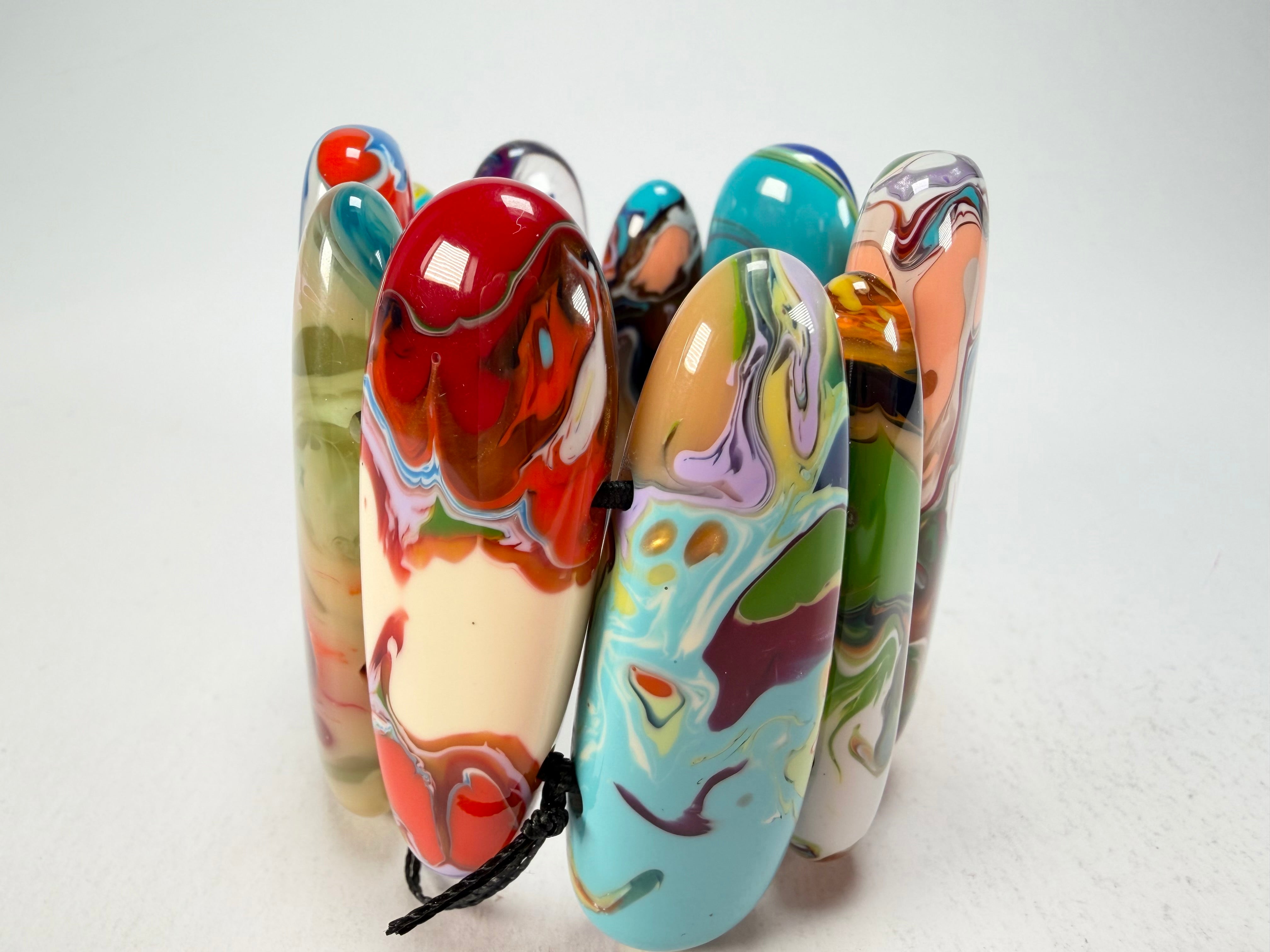 Sobral - Multi-Colour "Leaf" Pollock Elasticated Resin Bracelet ( 005520 )