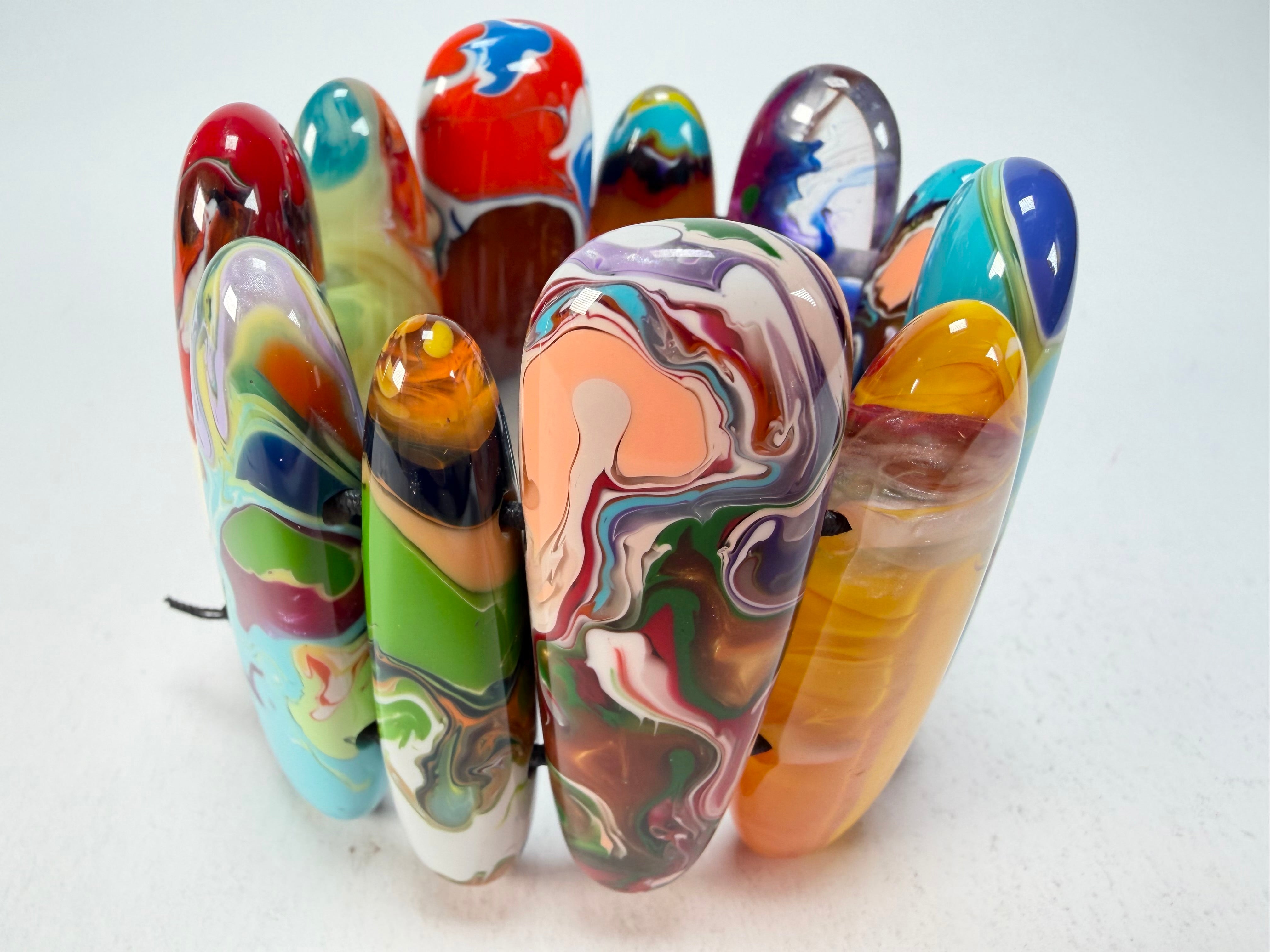 Sobral - Multi-Colour "Leaf" Pollock Elasticated Resin Bracelet ( 005520 )