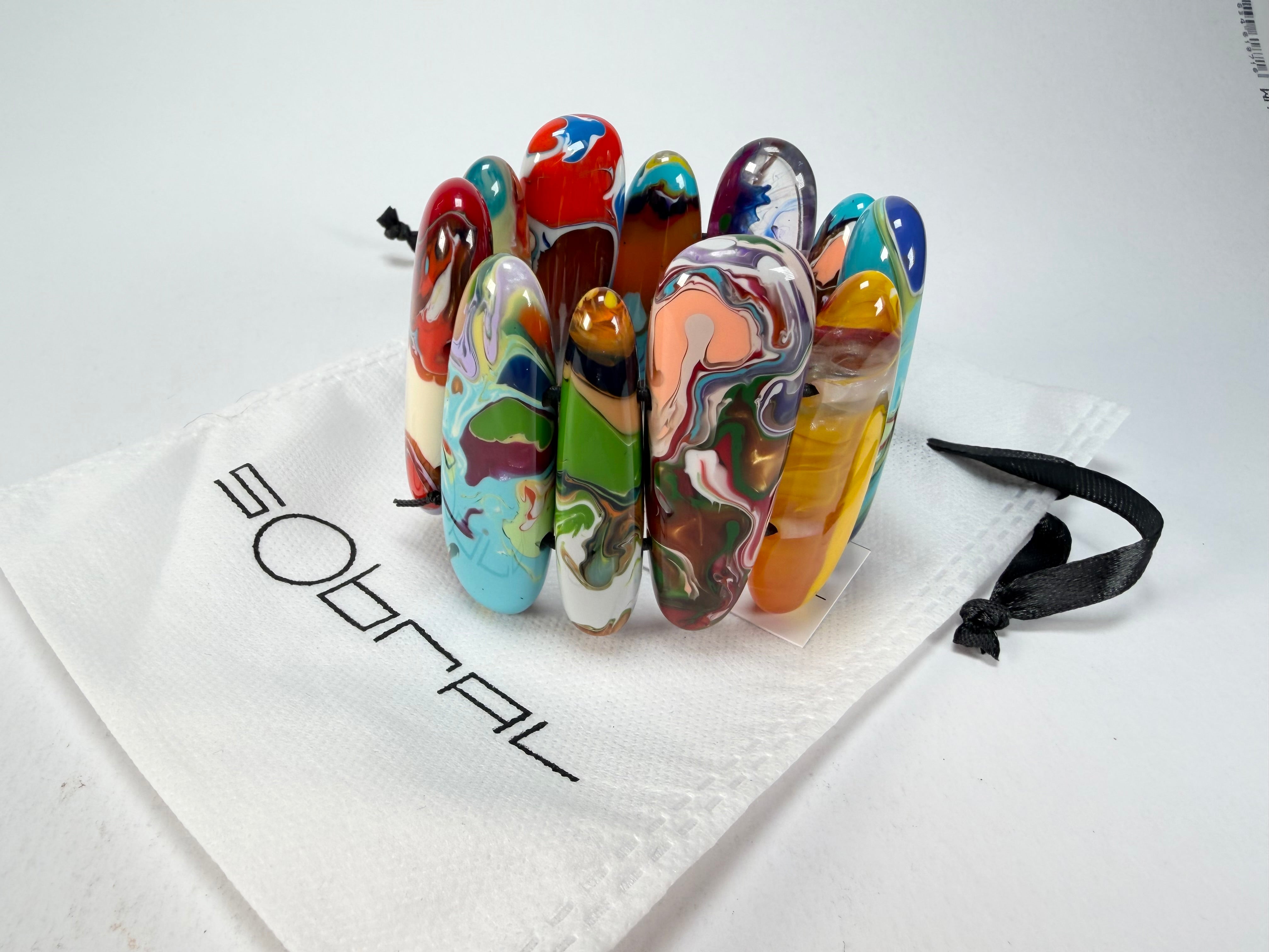 Sobral - Multi-Colour "Leaf" Pollock Elasticated Resin Bracelet ( 005520 )
