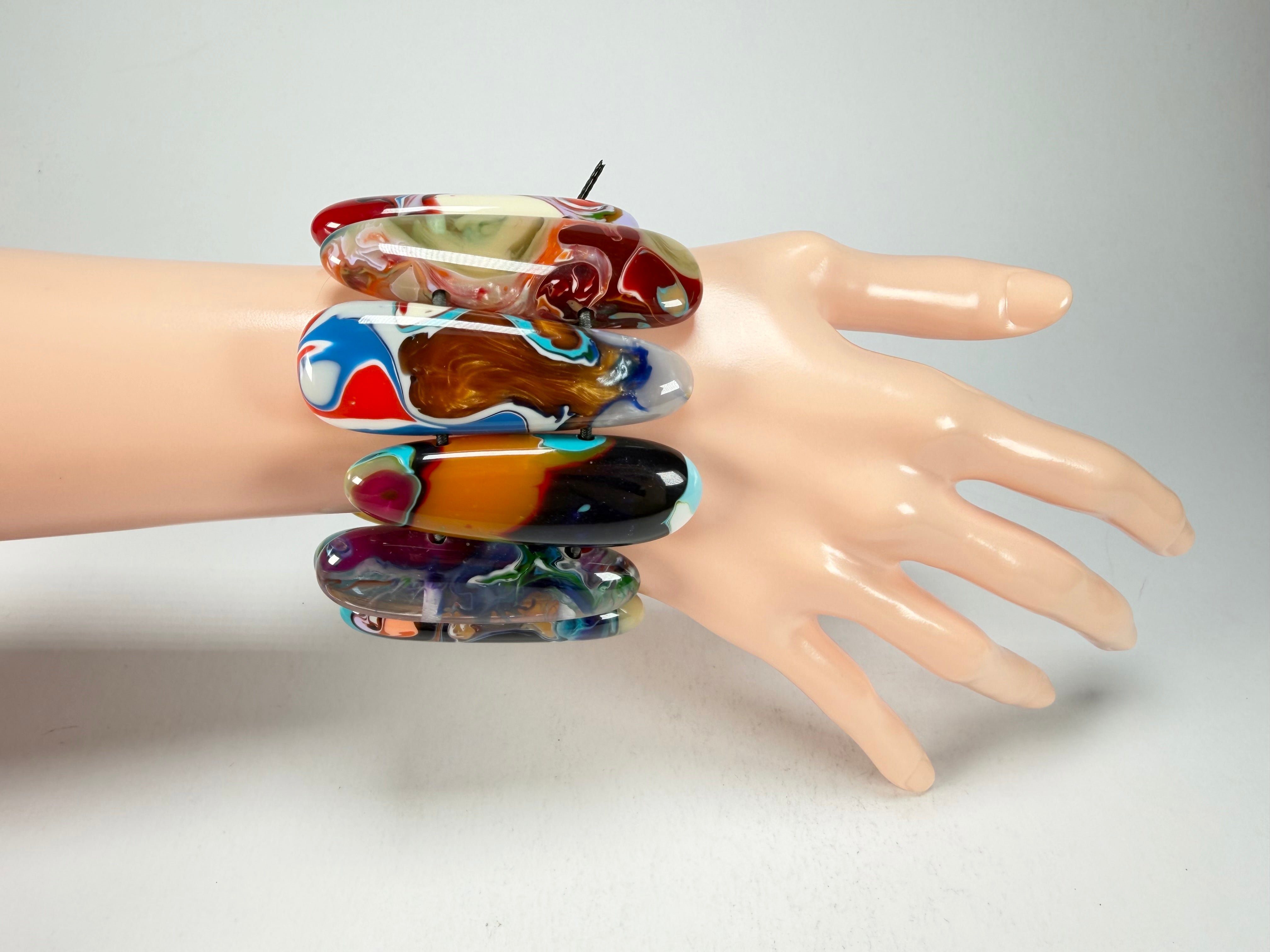 Sobral - Multi-Colour "Leaf" Pollock Elasticated Resin Bracelet ( 005520 )