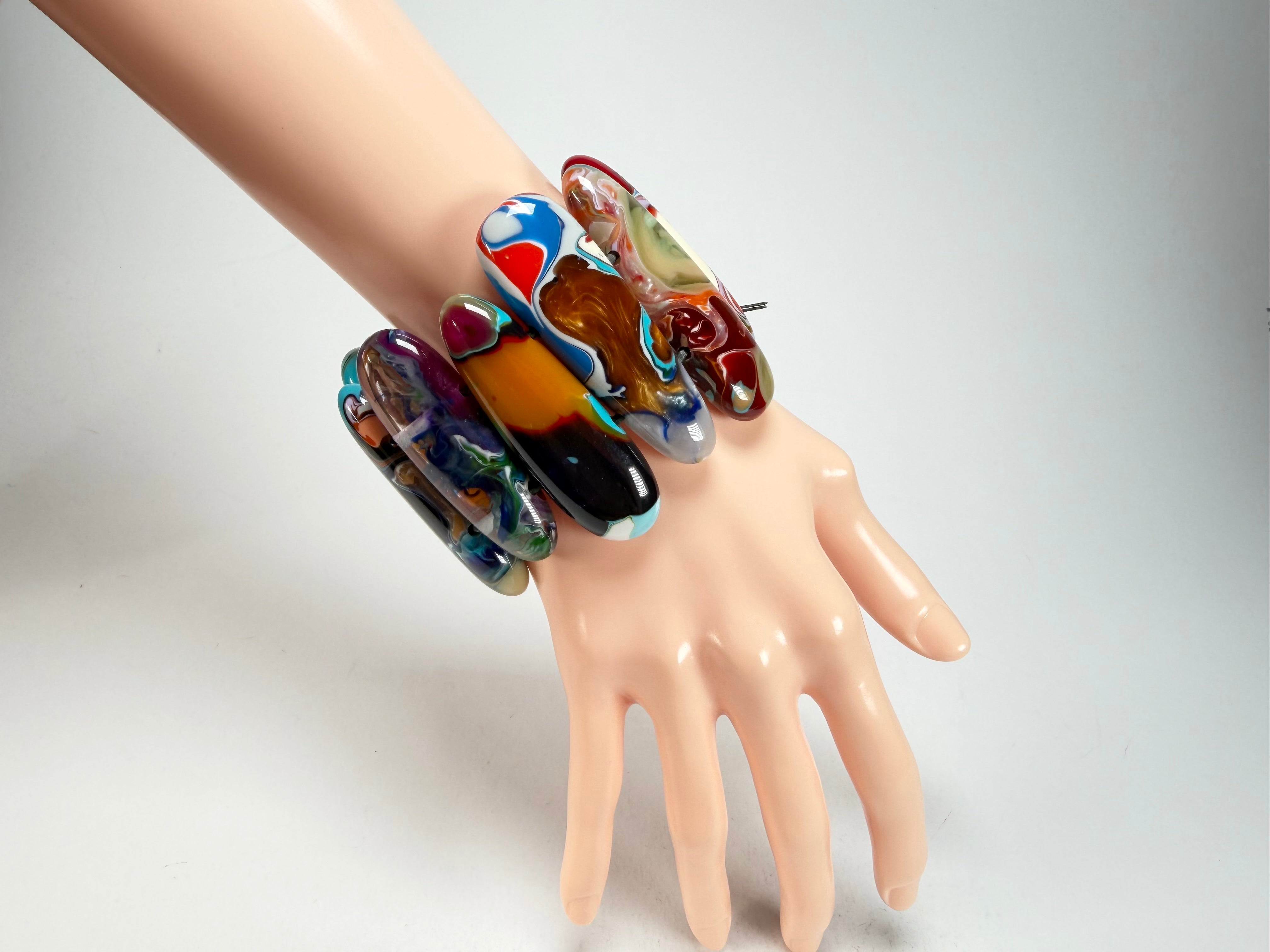 Sobral - Multi-Colour "Leaf" Pollock Elasticated Resin Bracelet ( 005520 )