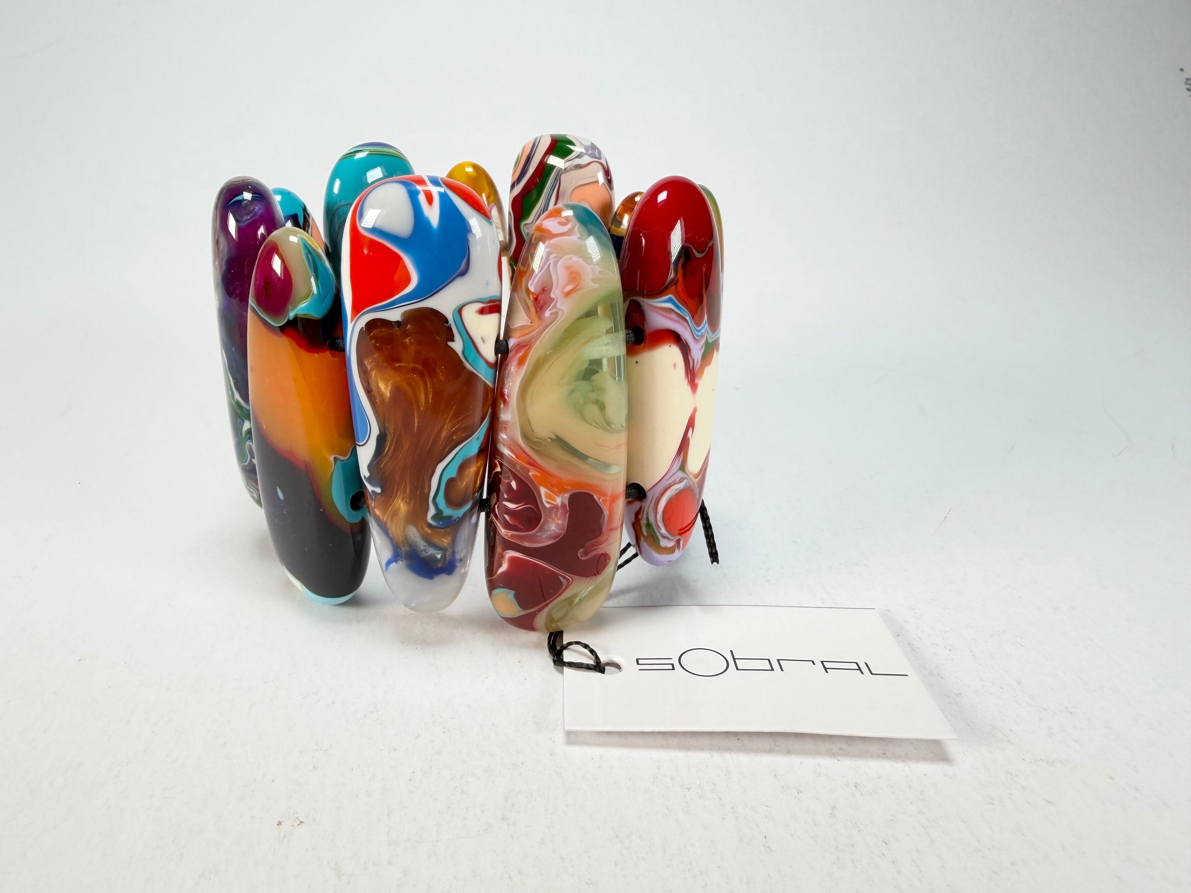 Sobral - Multi-Colour "Leaf" Pollock Elasticated Resin Bracelet ( 005520 )
