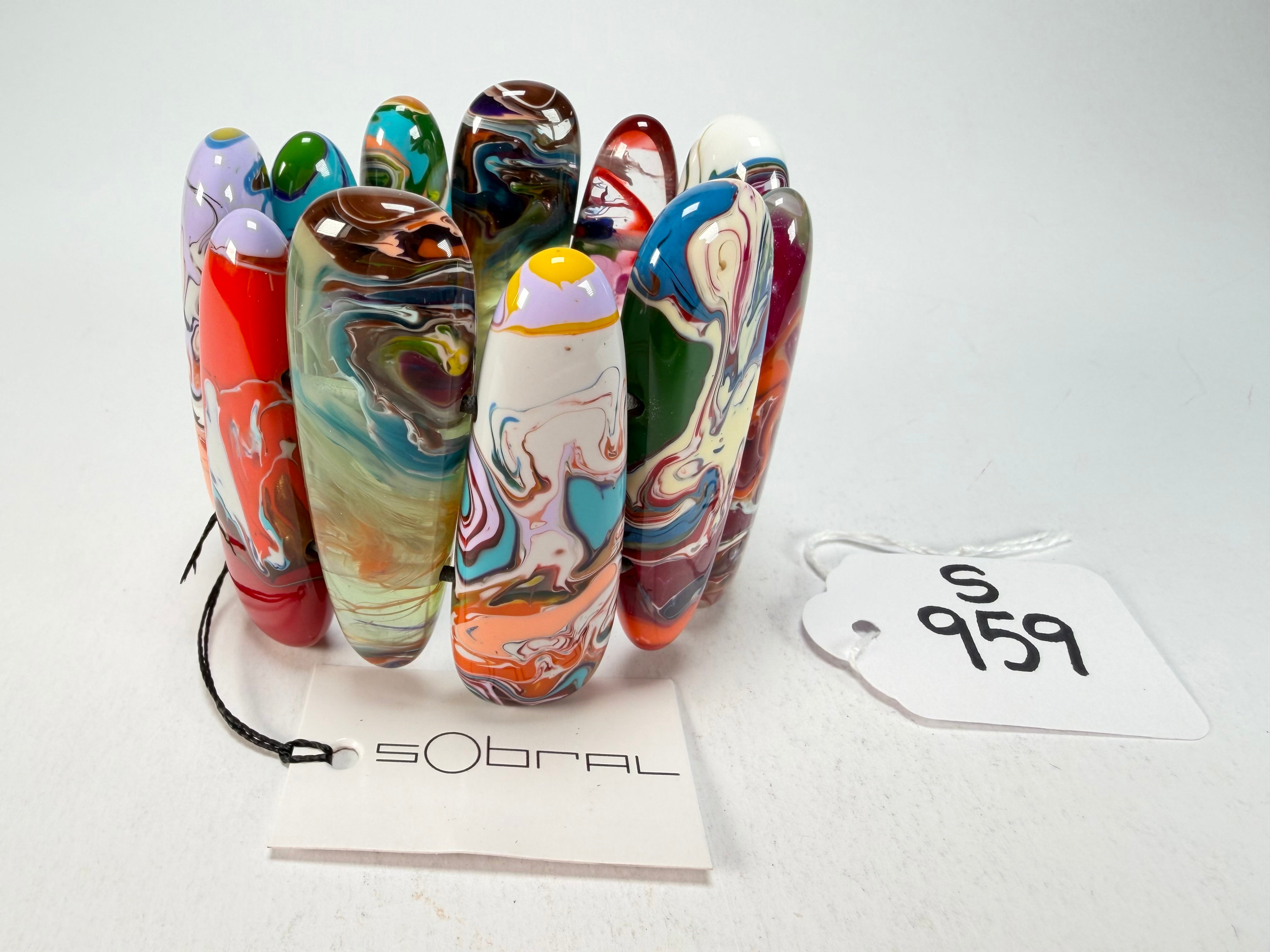 Sobral - Multi-Colour "Leaf" Pollock Elasticated Resin Bracelet ( 005520 )