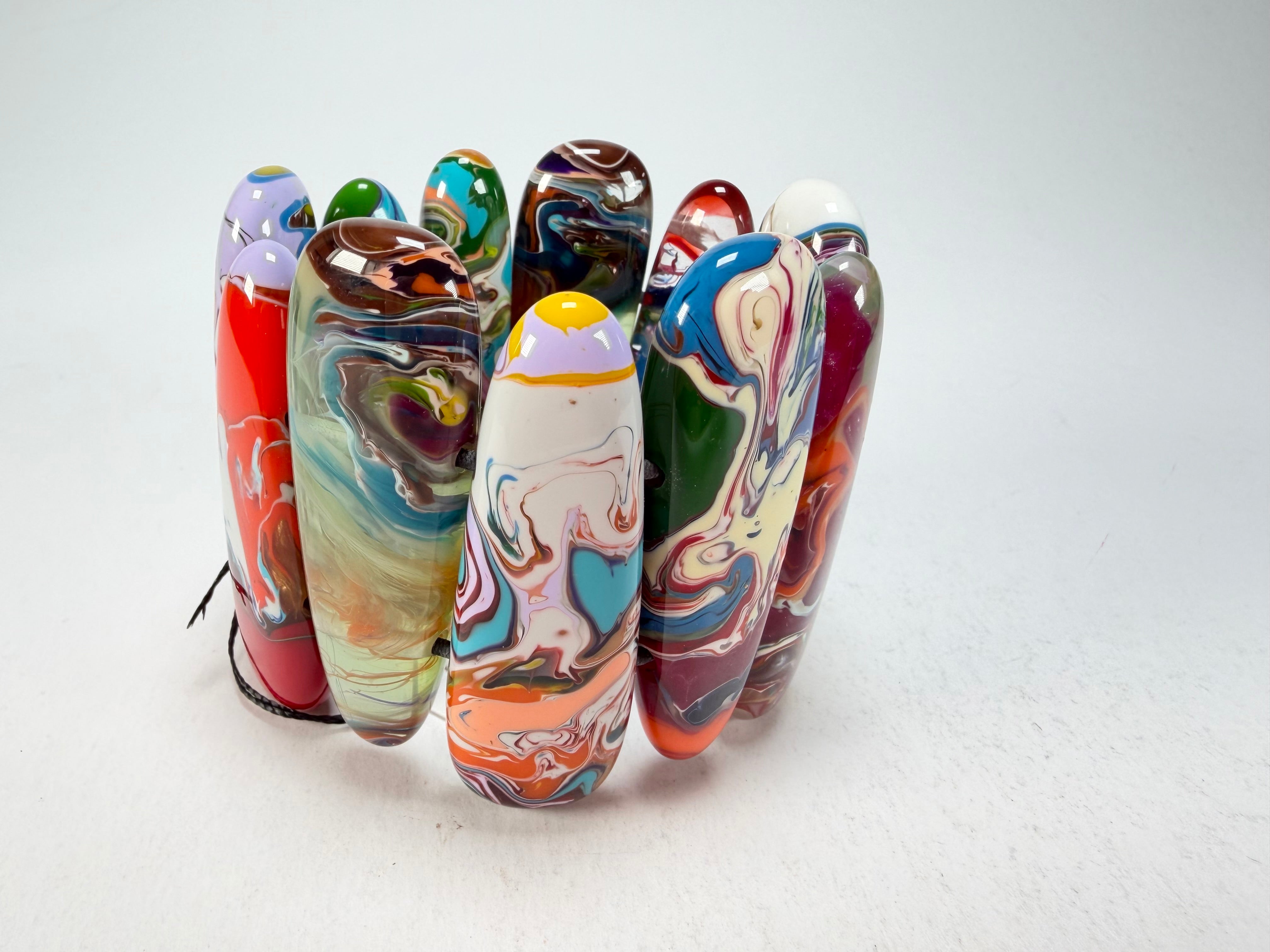 Sobral - Multi-Colour "Leaf" Pollock Elasticated Resin Bracelet ( 005520 )