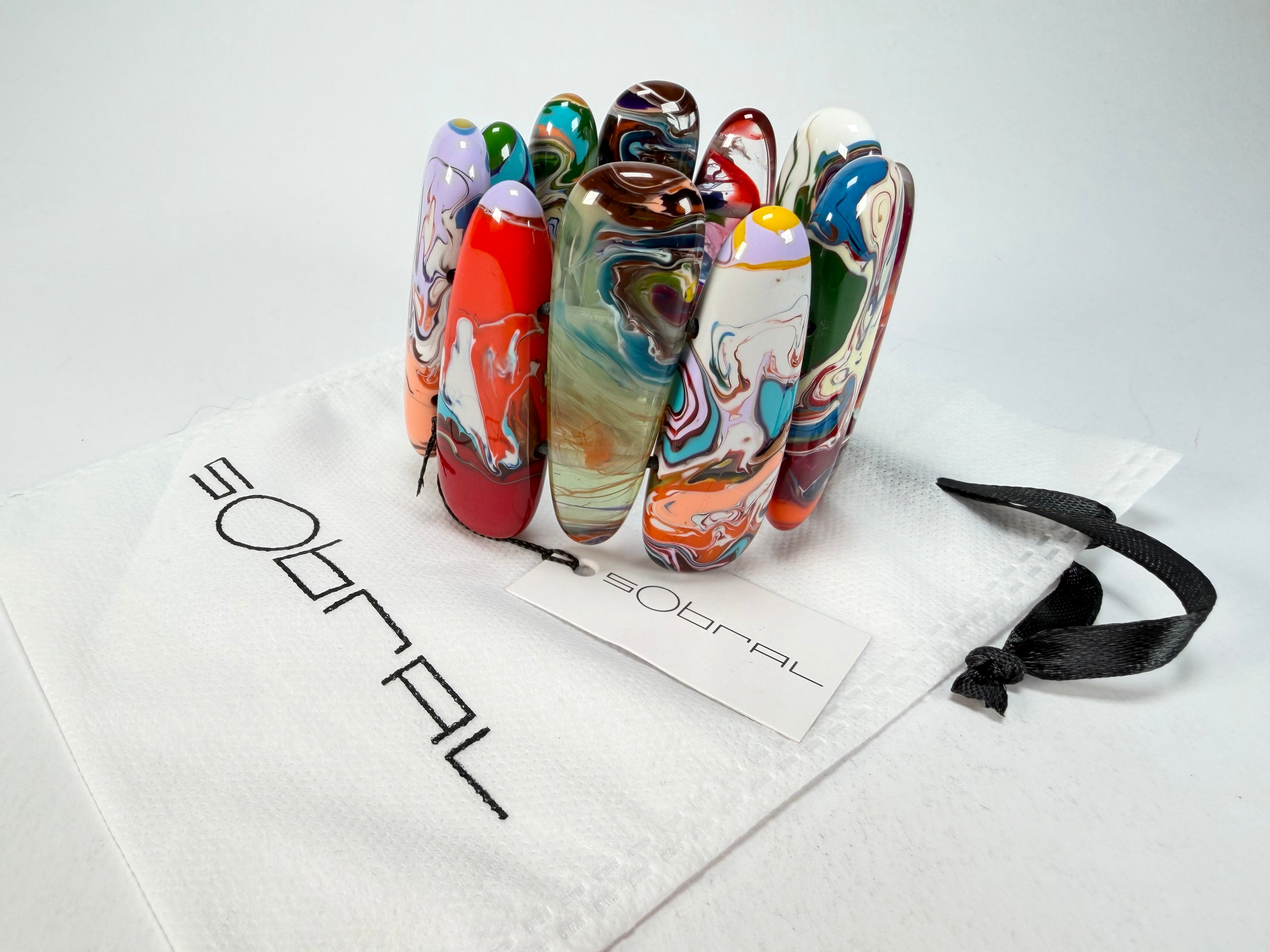 Sobral - Multi-Colour "Leaf" Pollock Elasticated Resin Bracelet ( 005520 )