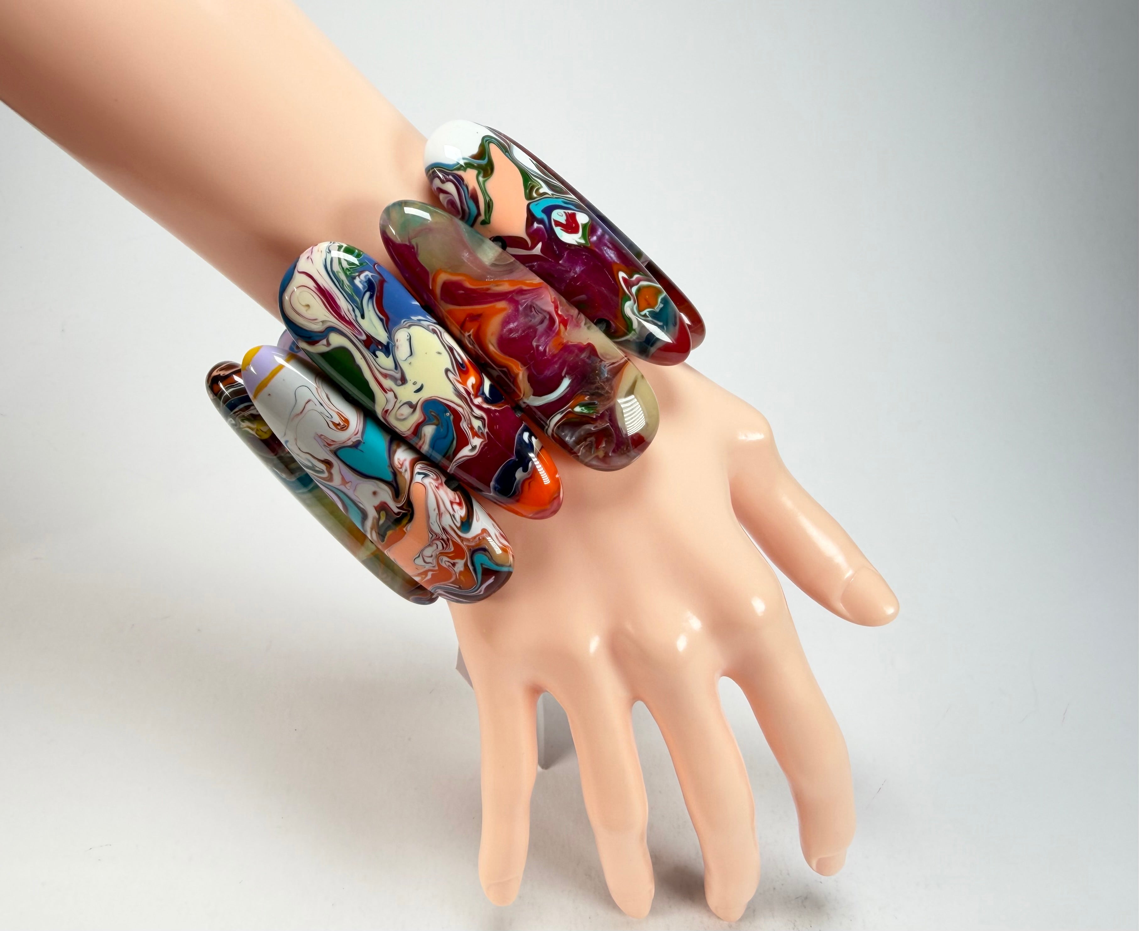 Sobral - Multi-Colour "Leaf" Pollock Elasticated Resin Bracelet ( 005520 )