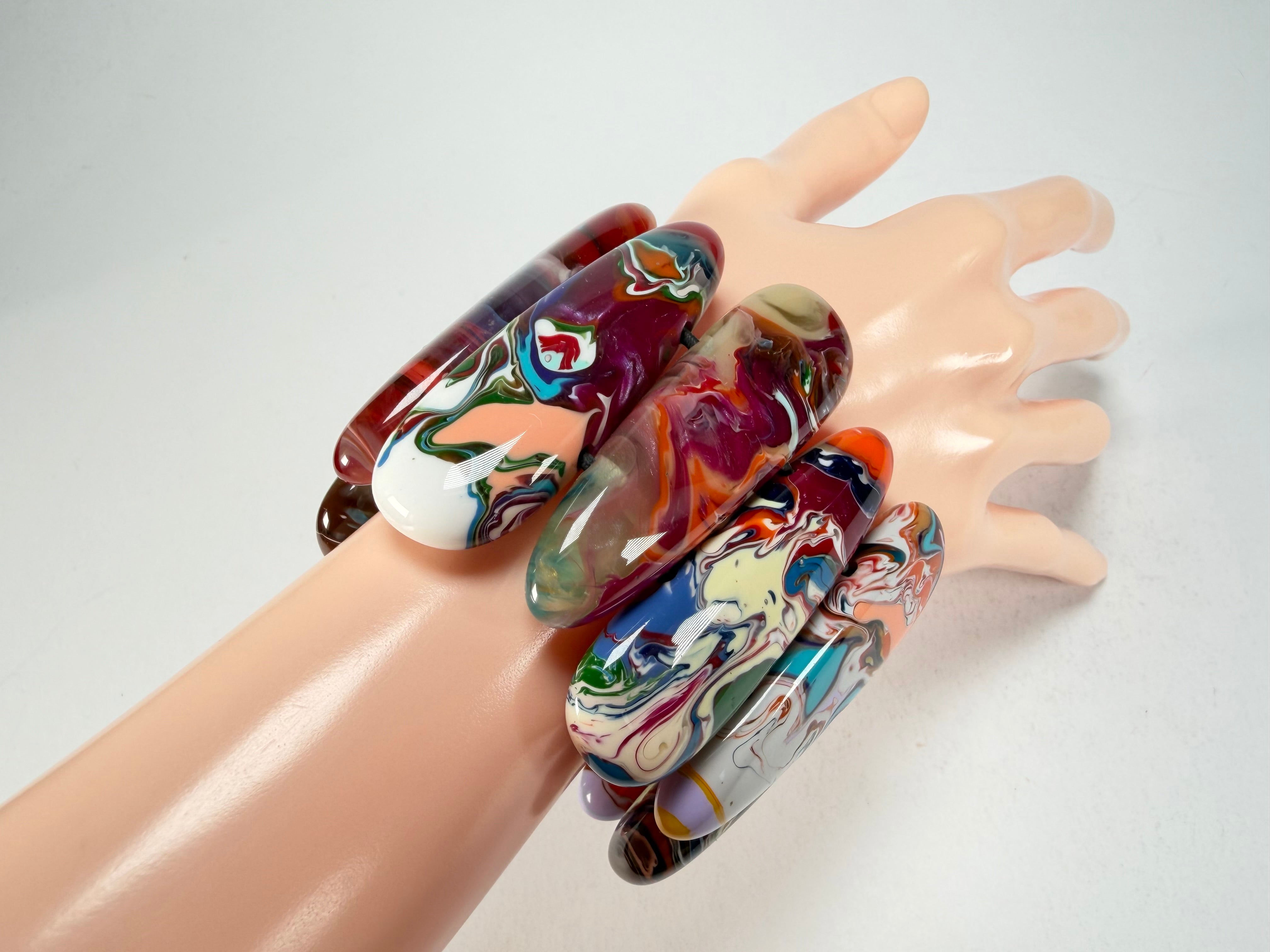 Sobral - Multi-Colour "Leaf" Pollock Elasticated Resin Bracelet ( 005520 )