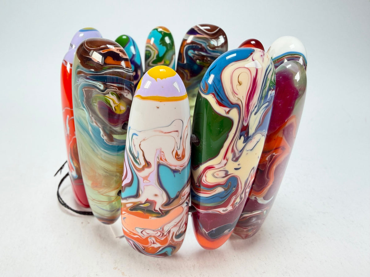 Sobral - Multi-Colour "Leaf" Pollock Elasticated Resin Bracelet ( 005520 )