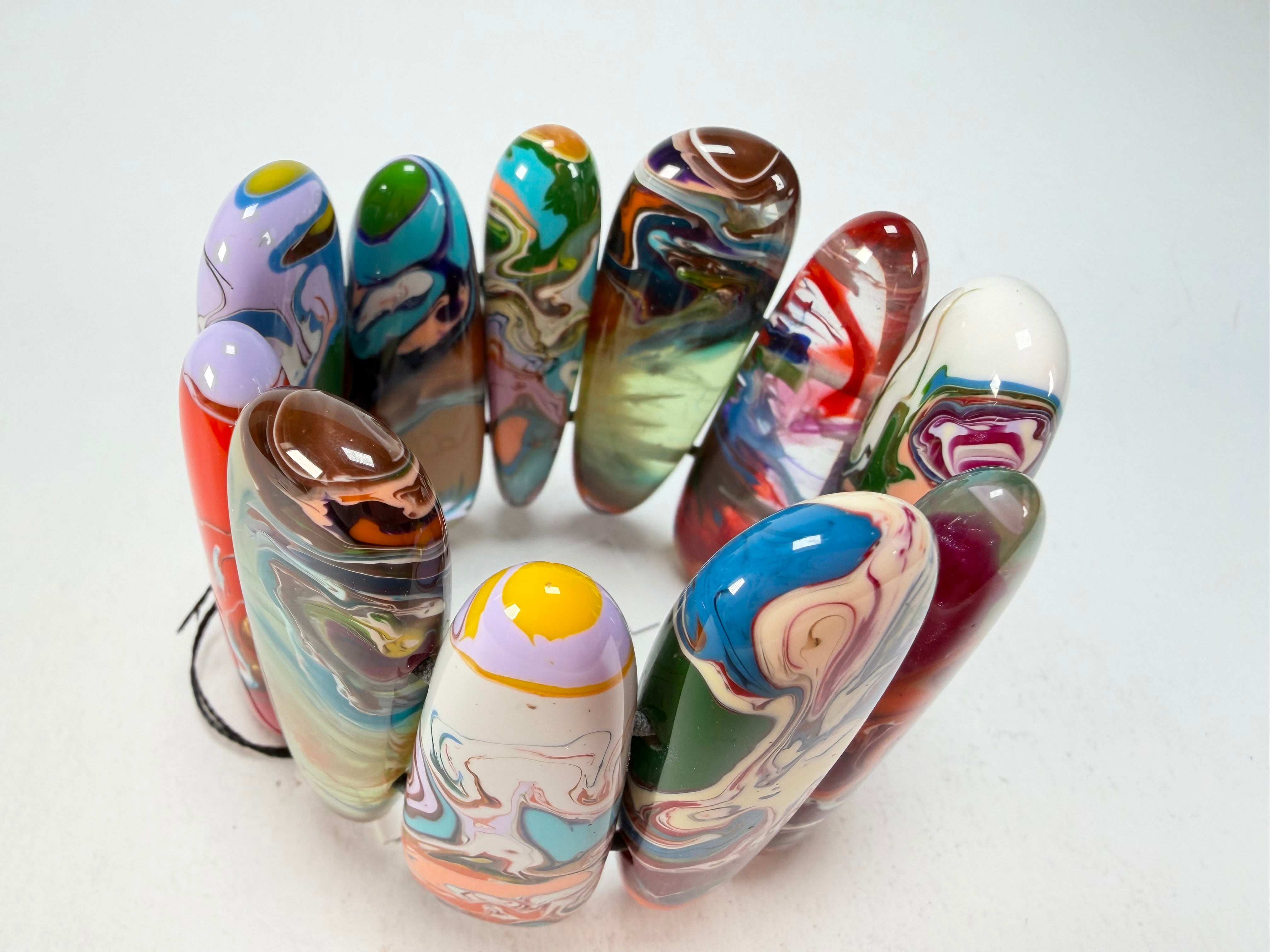 Sobral - Multi-Colour "Leaf" Pollock Elasticated Resin Bracelet ( 005520 )
