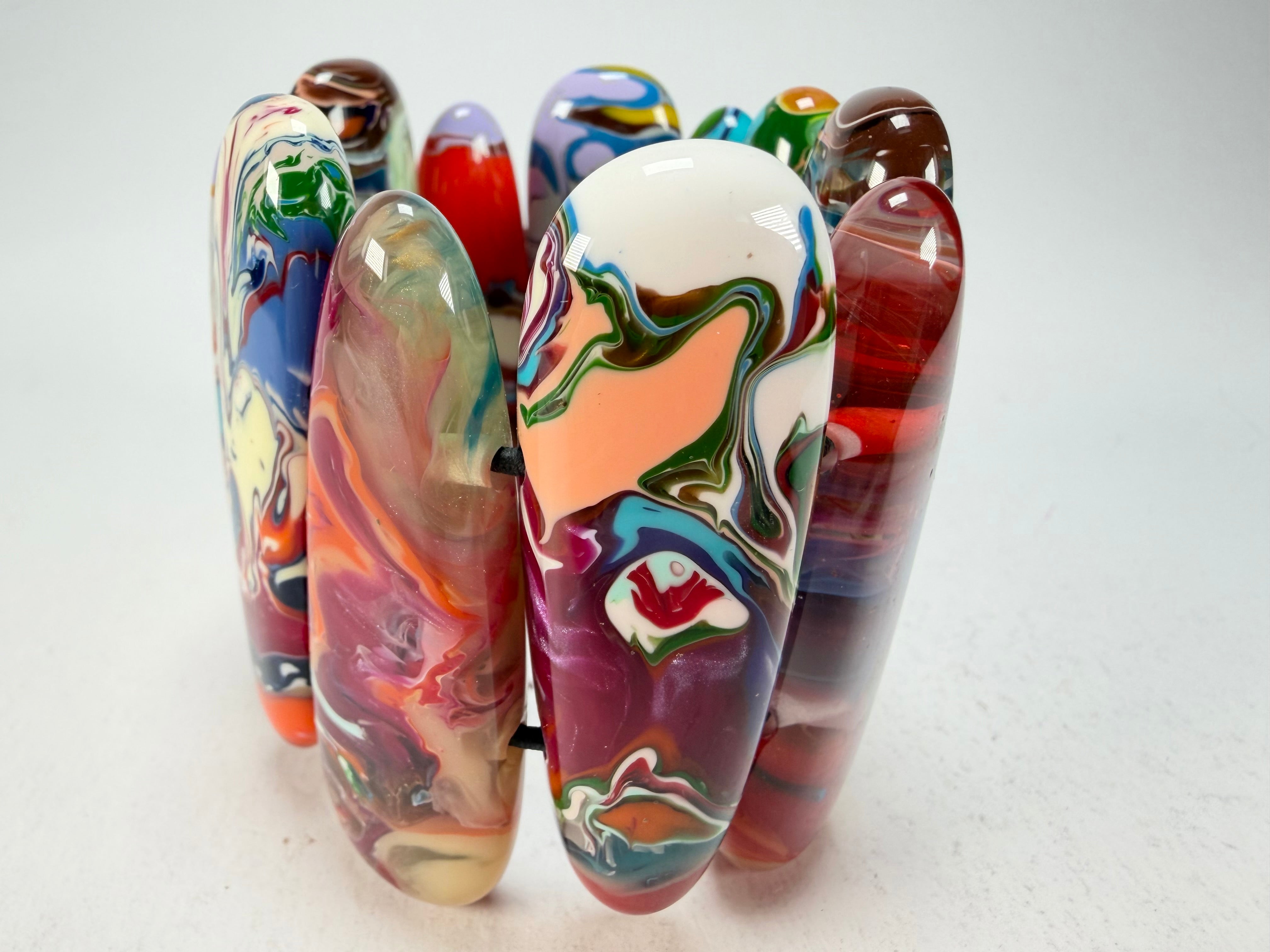 Sobral - Multi-Colour "Leaf" Pollock Elasticated Resin Bracelet ( 005520 )