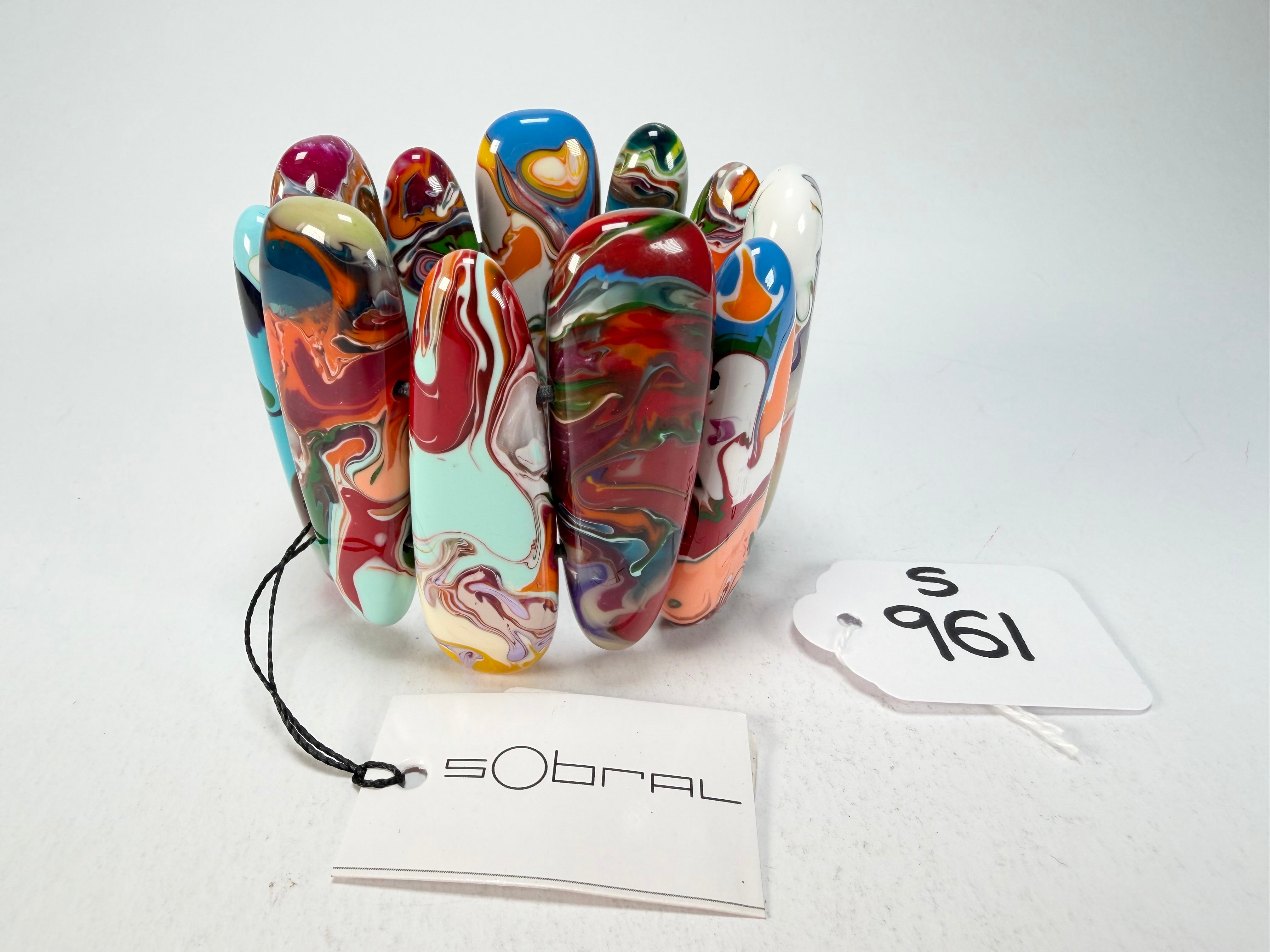 Sobral - Multi-Colour "Leaf" Pollock Elasticated Resin Bracelet ( 005520 )