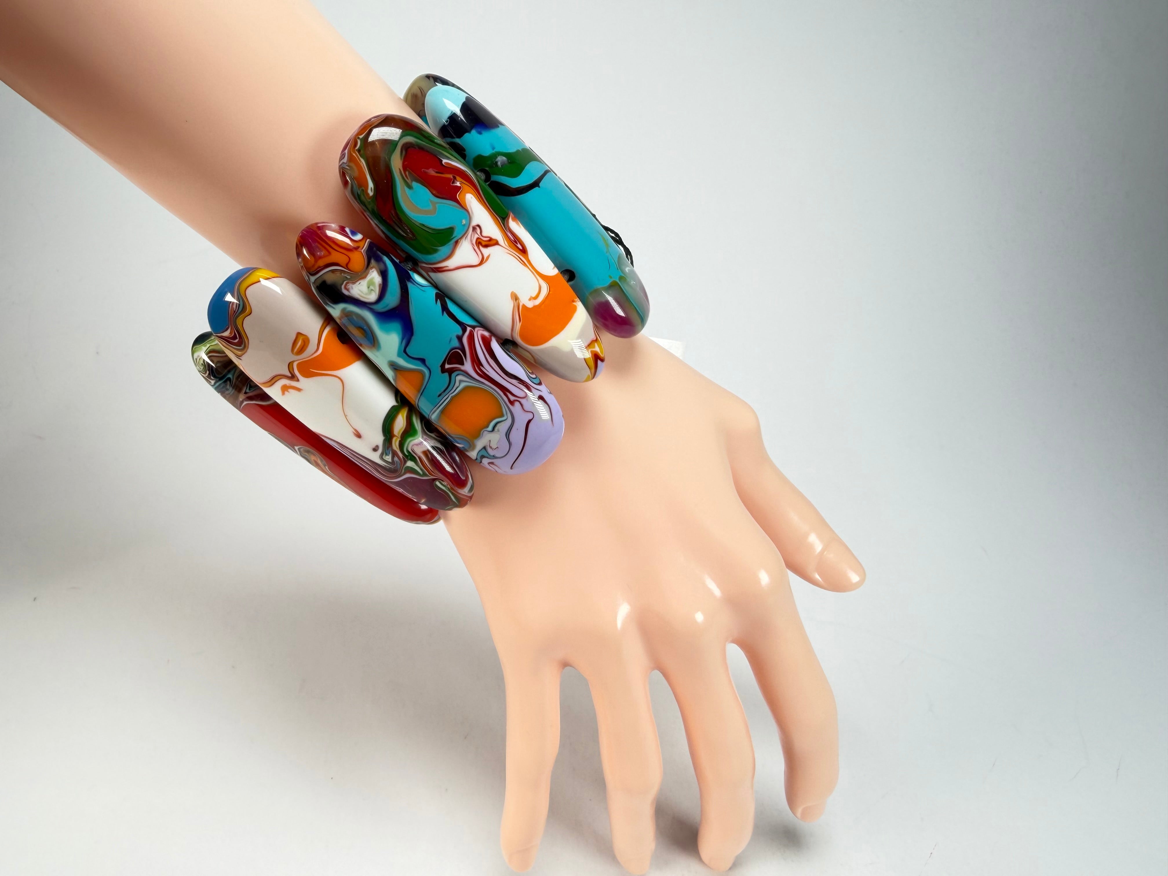Sobral - Multi-Colour "Leaf" Pollock Elasticated Resin Bracelet ( 005520 )