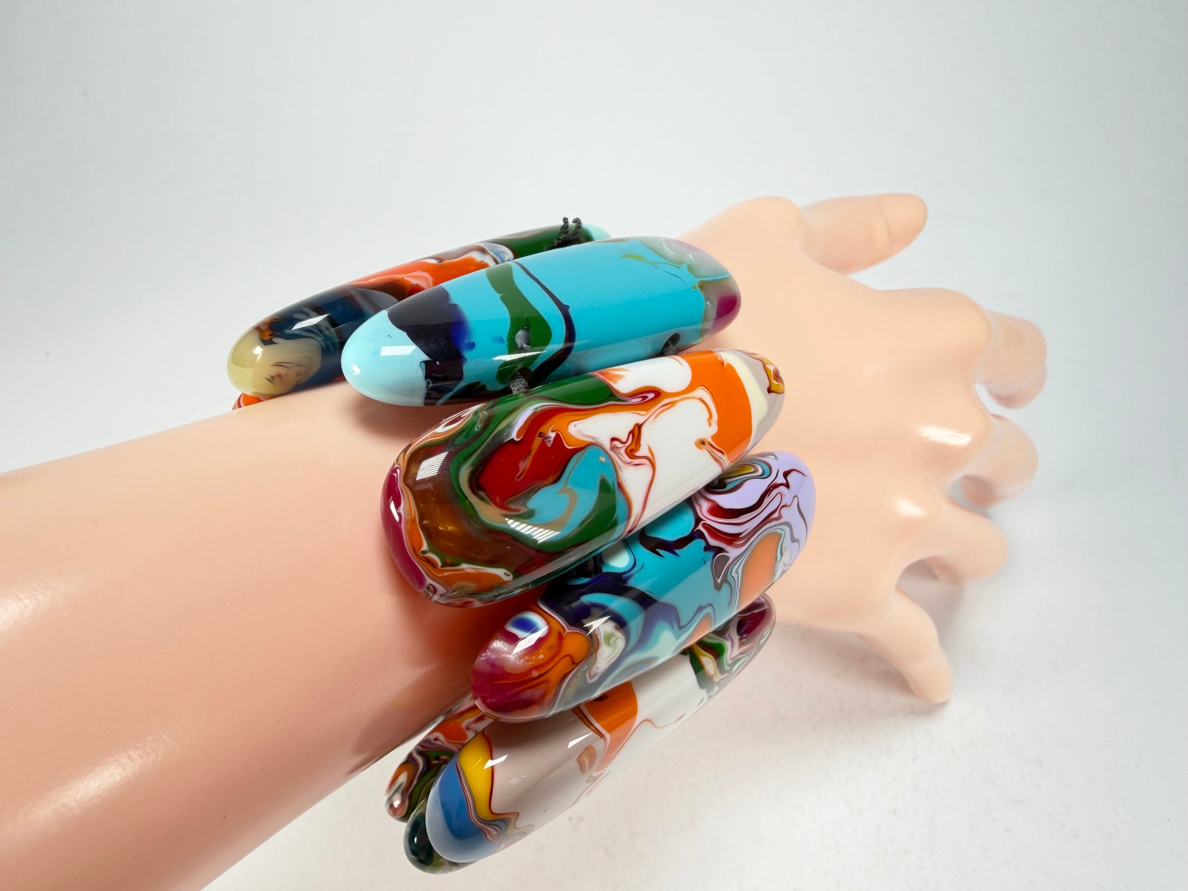 Sobral - Multi-Colour "Leaf" Pollock Elasticated Resin Bracelet ( 005520 )