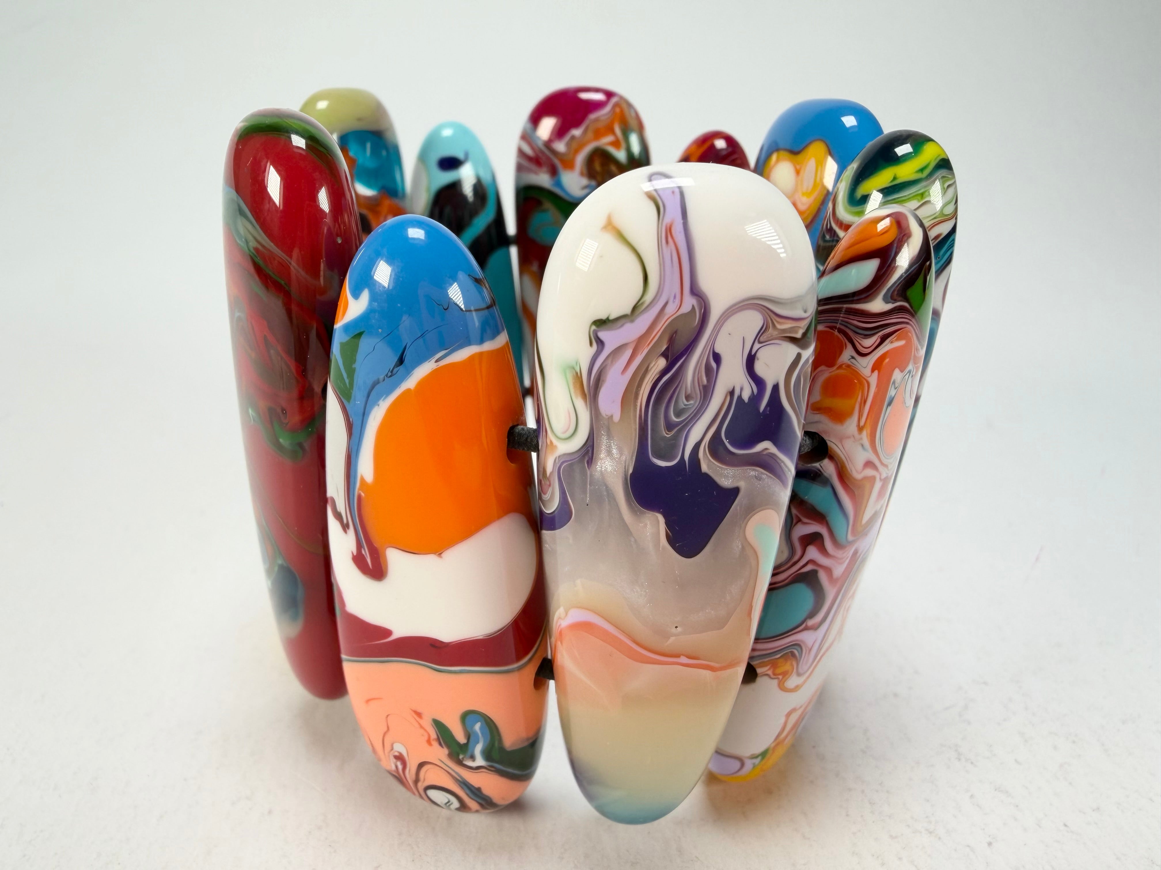 Sobral - Multi-Colour "Leaf" Pollock Elasticated Resin Bracelet ( 005520 )