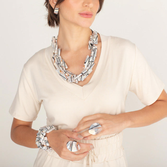 Sobral - Lágrima D'or "Neoconcretismo" Resin Necklace ( 003885 )