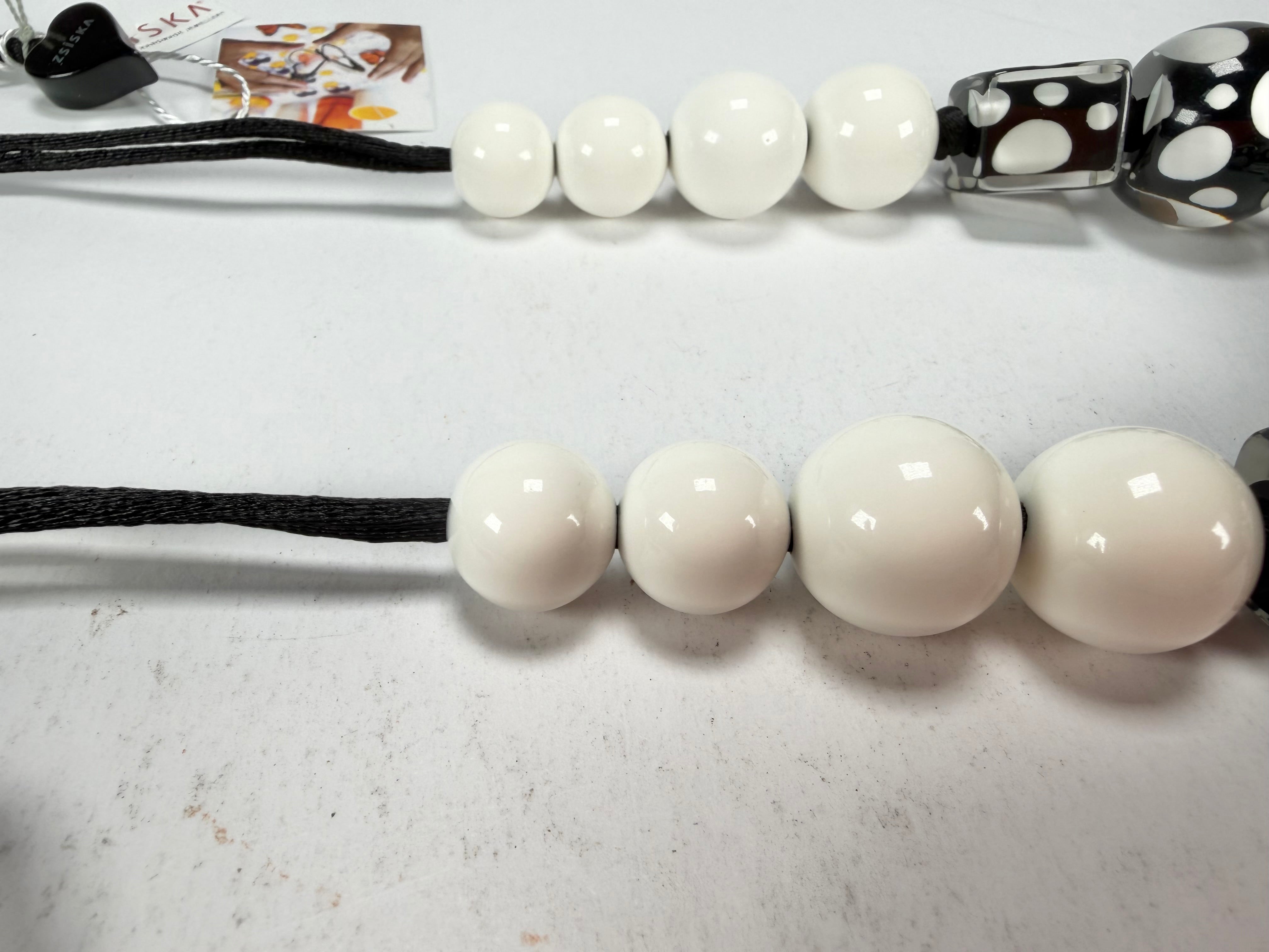 Zsiska - Itsy Bitsy Black & White Resin Necklace ( 9410101BLWHQ15 )