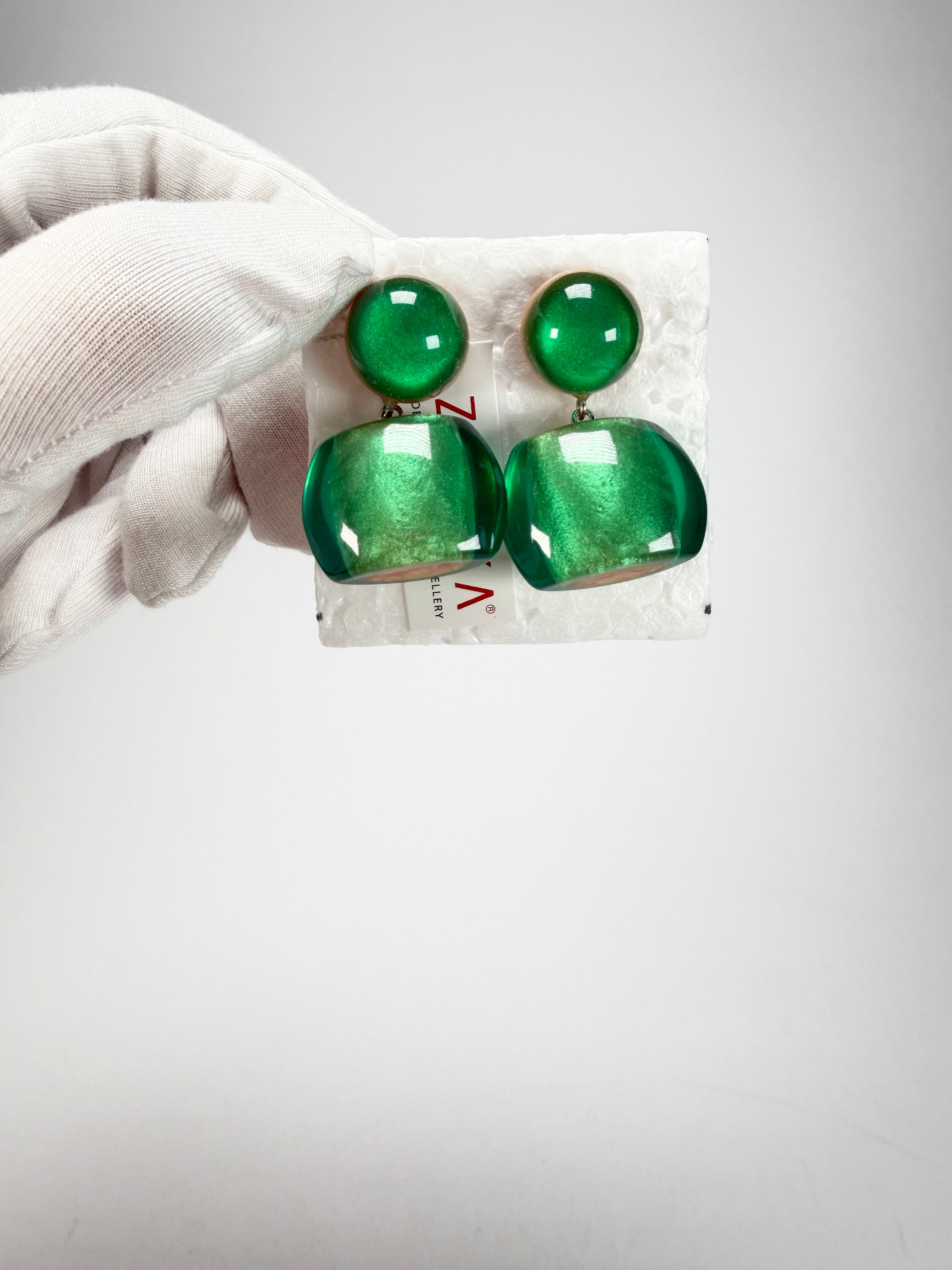 Zsiska - Bellissima 1 Bead Short Hook Galaxy Green Resin Earrings ( 7240501GGREQ00  )