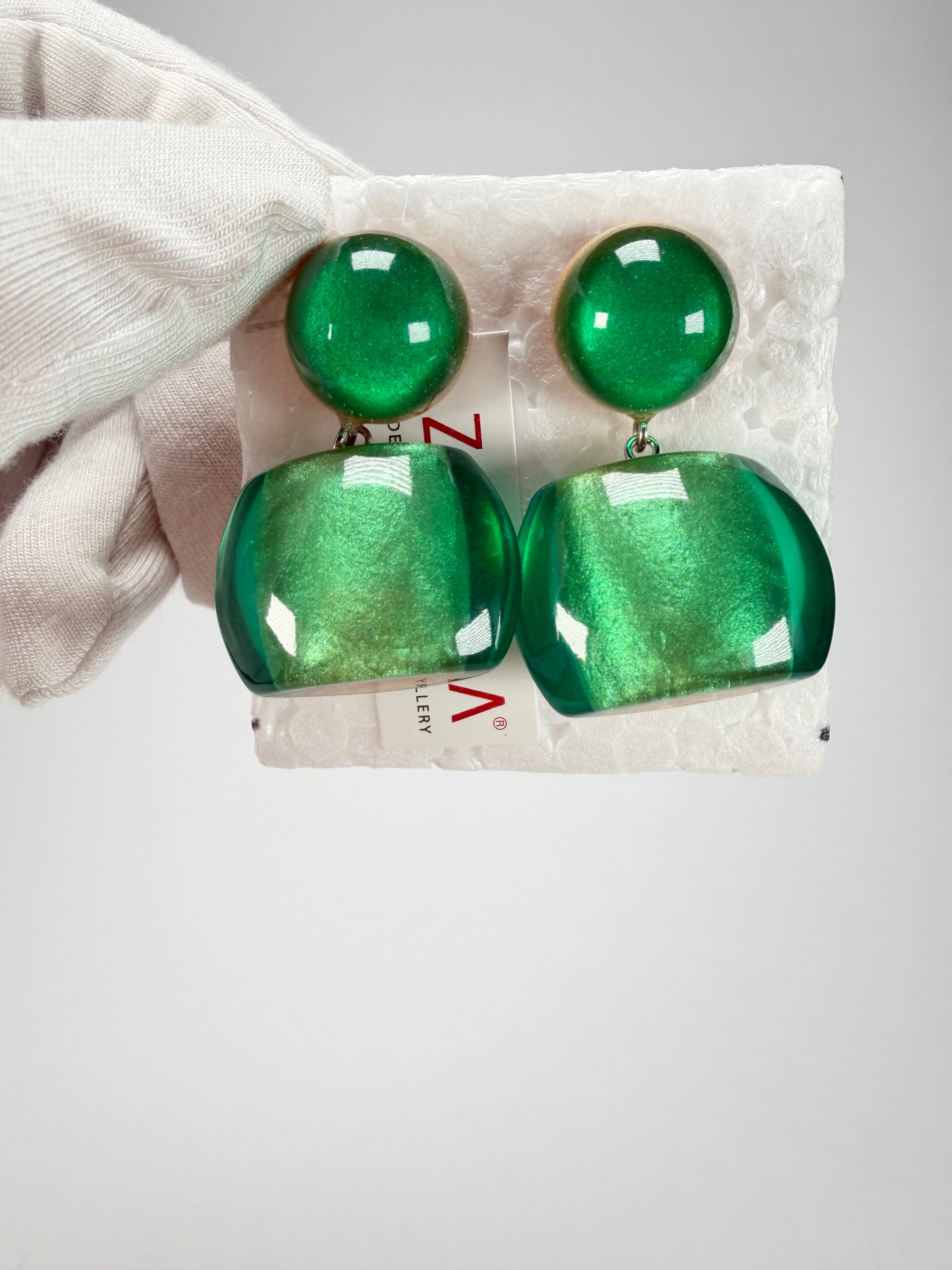 Zsiska - Bellissima 1 Bead Short Hook Galaxy Green Resin Earrings ( 7240501GGREQ00  )