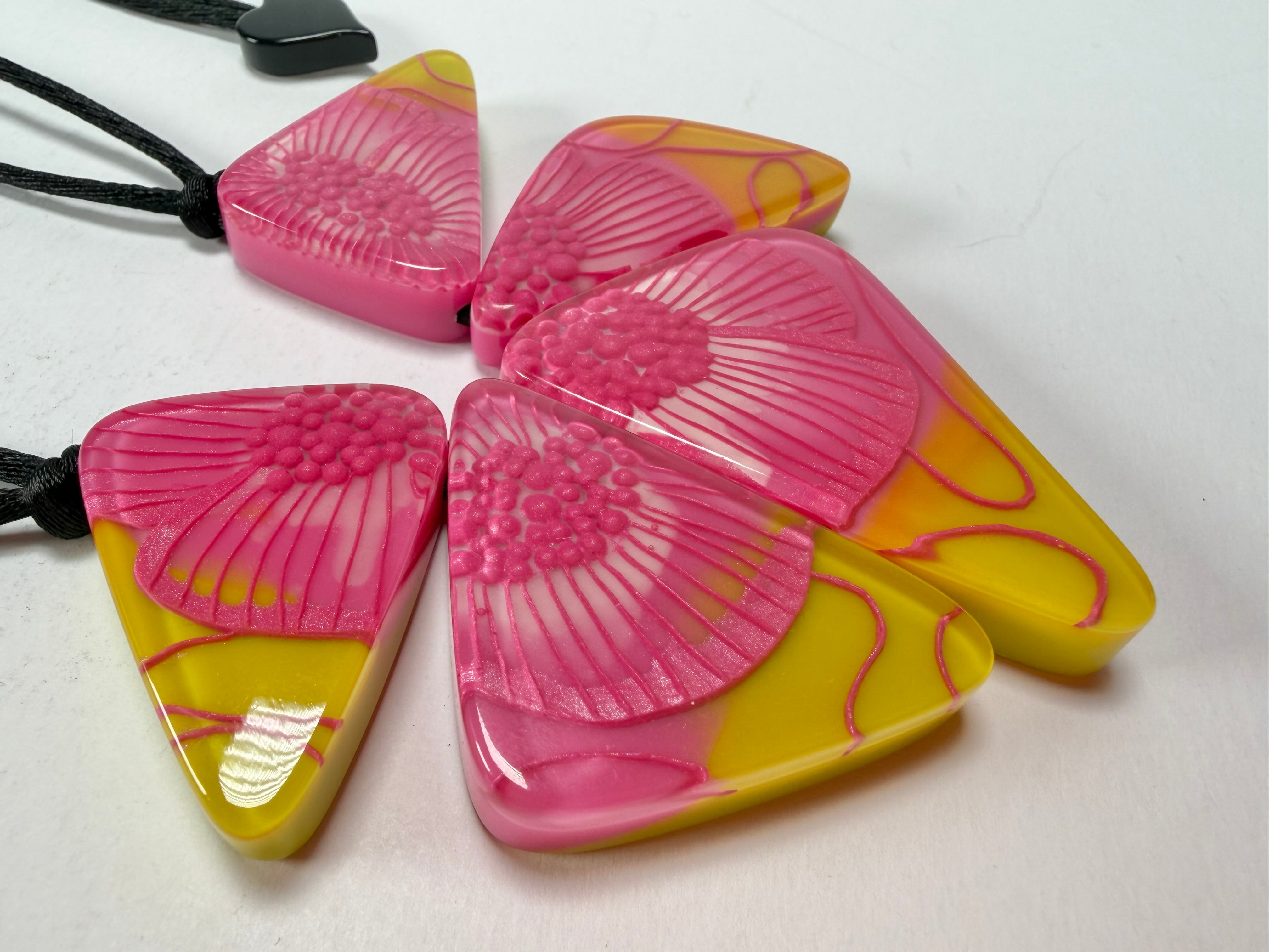 Zsiska - Prim Flora Pink & Yellow 5 Bead Resin Necklace ( 3200102FPINQ05 )