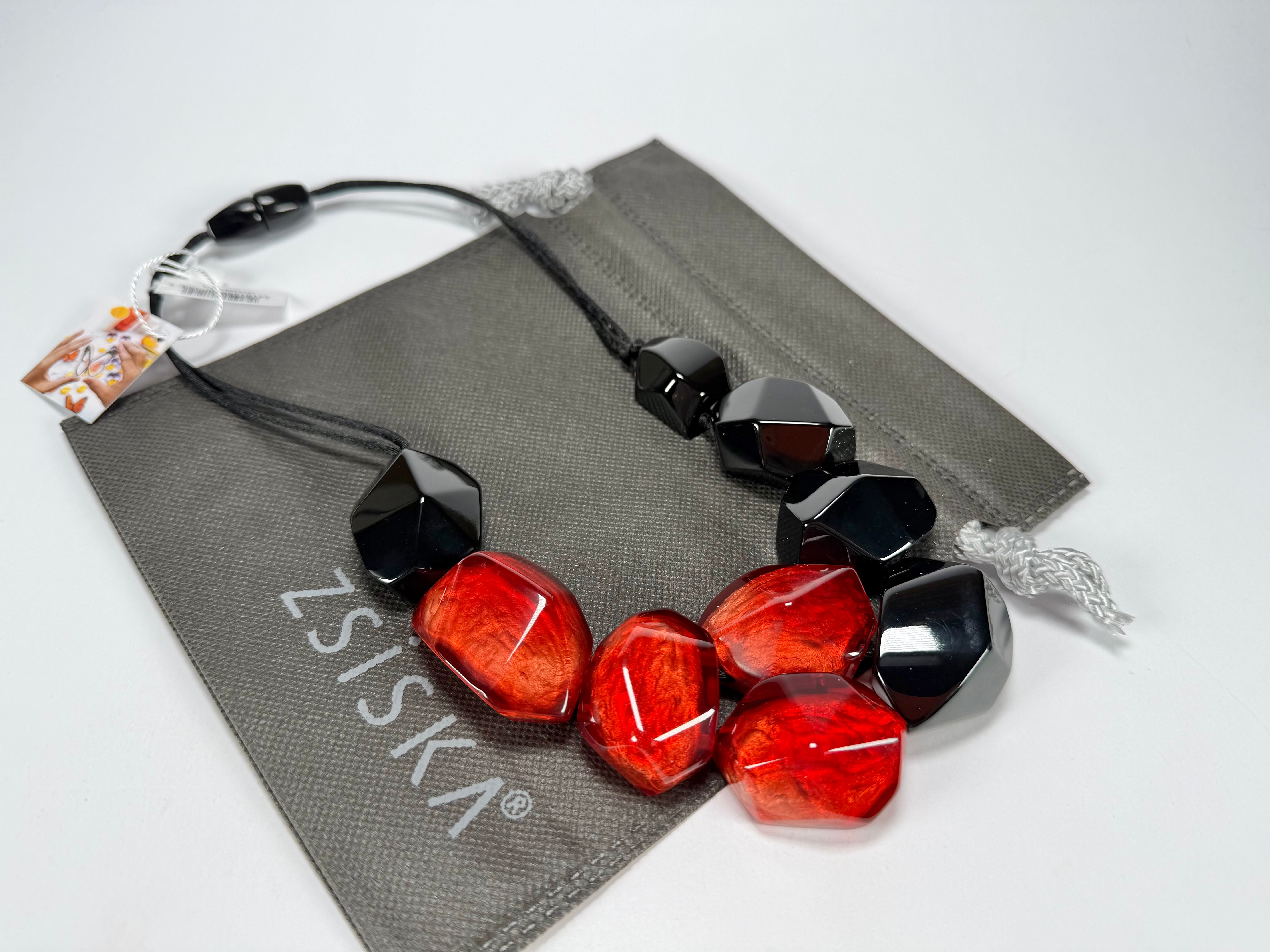 Zsiska - Empress Redd & Black Resin Necklace ( 8410150REDDQ09 )