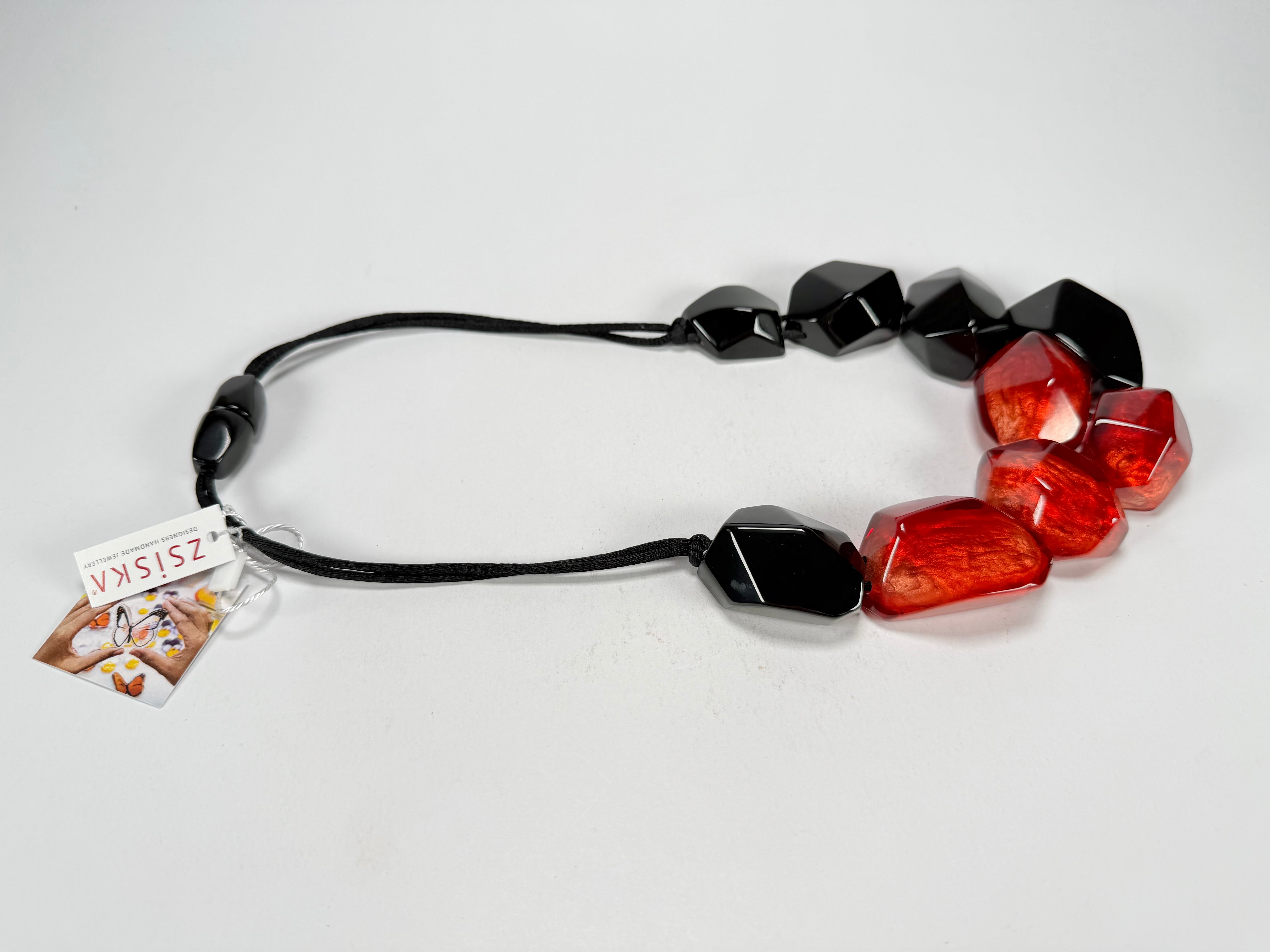 Zsiska - Empress Redd & Black Resin Necklace ( 8410150REDDQ09 )