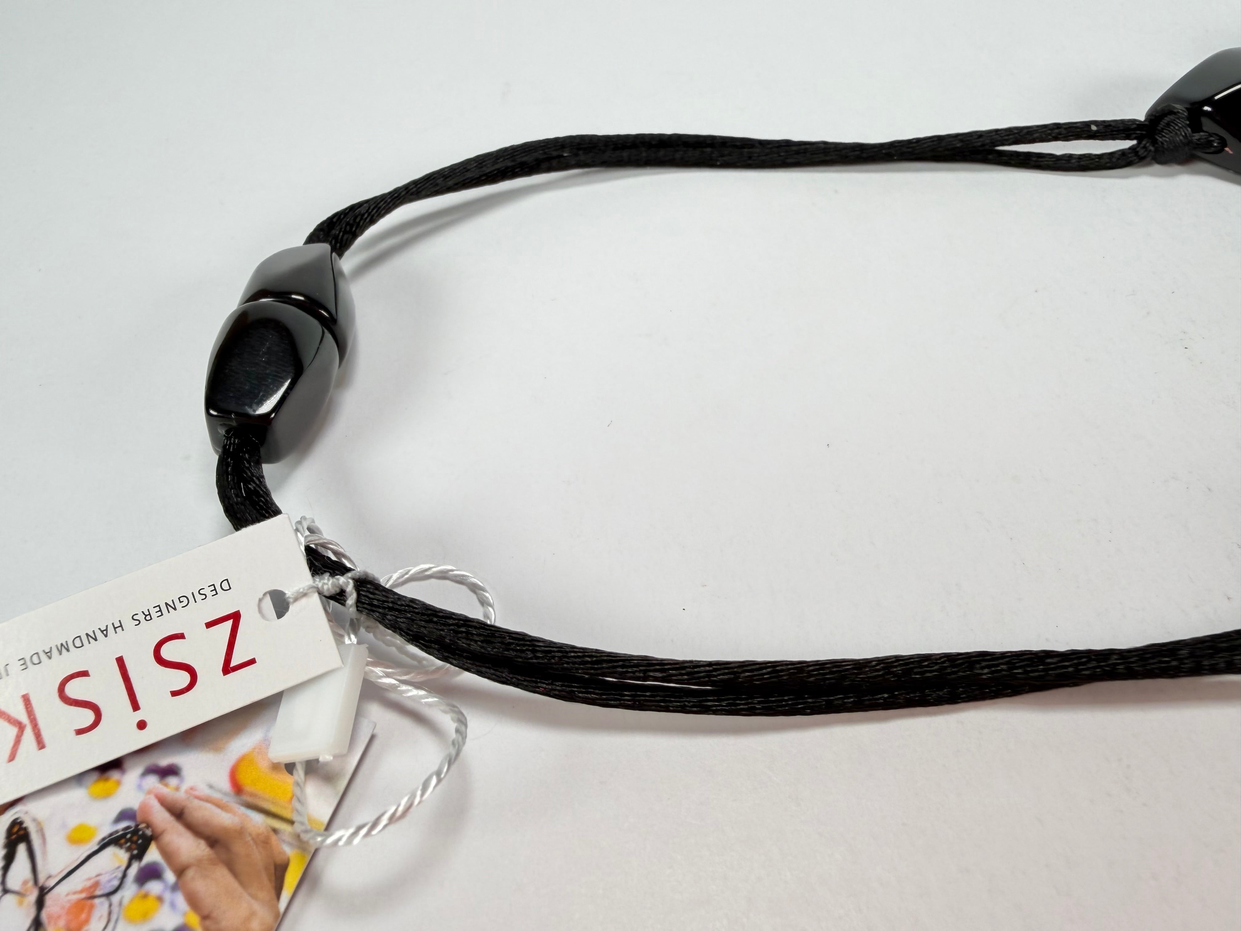 Zsiska - Empress Redd & Black Resin Necklace ( 8410150REDDQ09 )