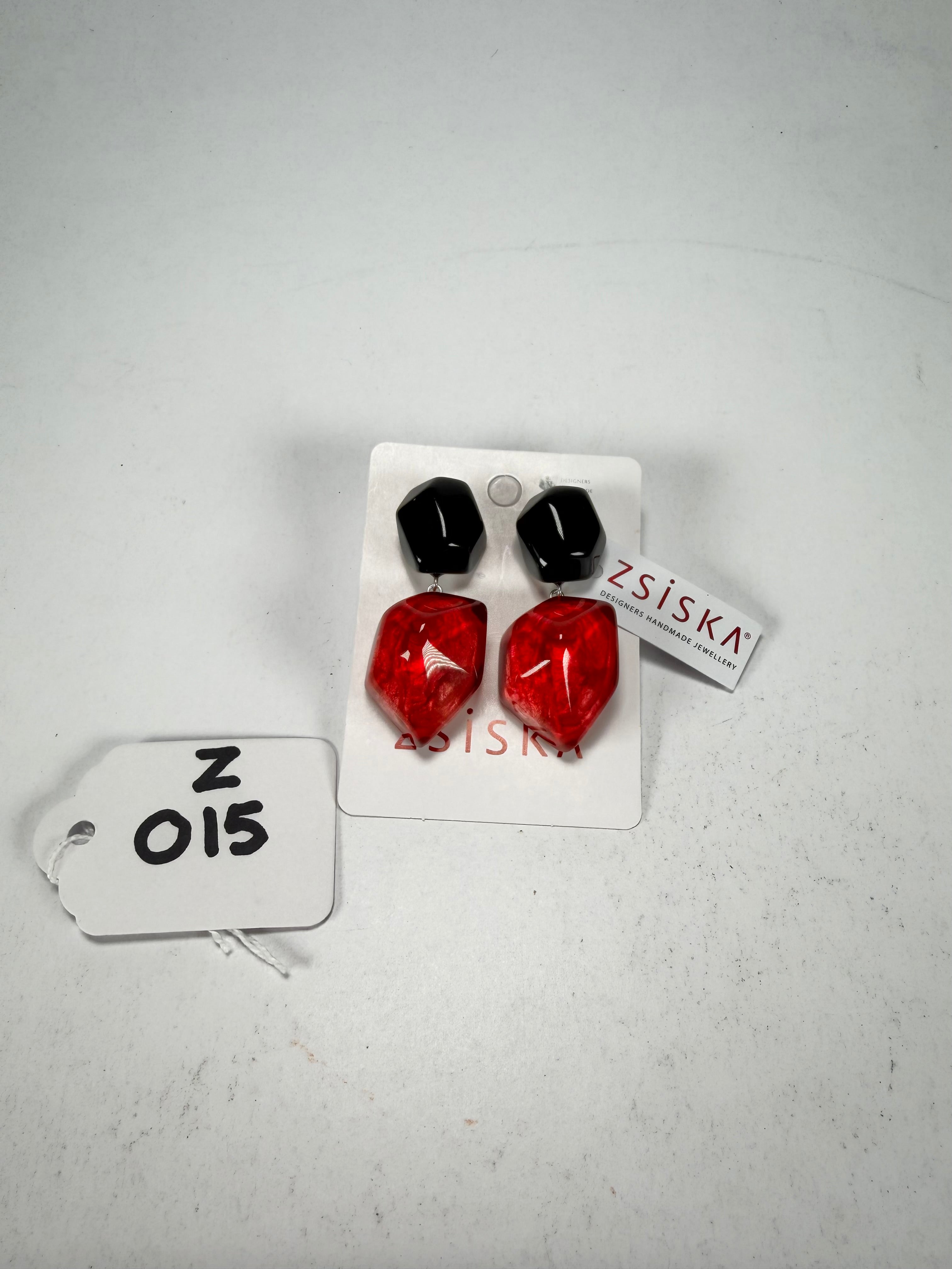 Zsiska - Empress Redd & Black Pendant Resin Earrings ( 8410504REDDQ00 )