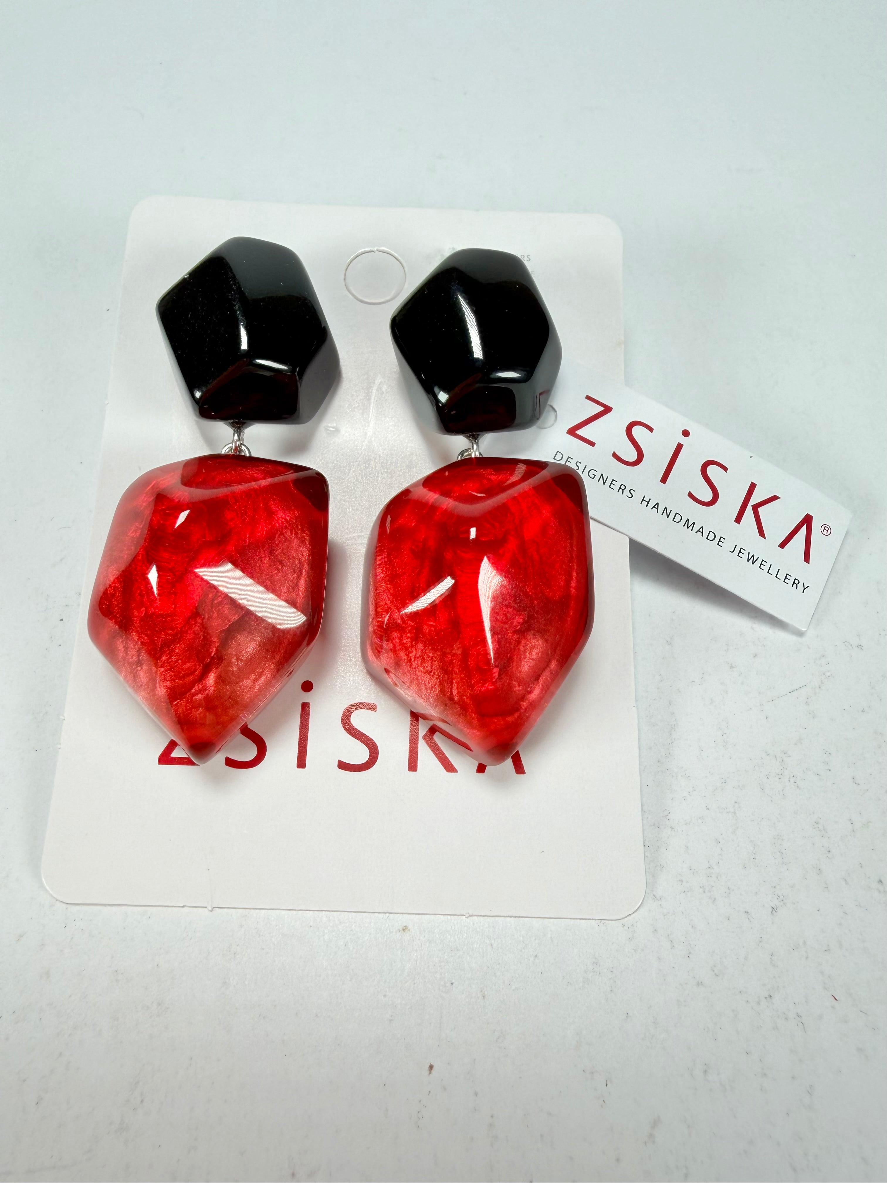 Zsiska - Empress Redd & Black Pendant Resin Earrings ( 8410504REDDQ00 )