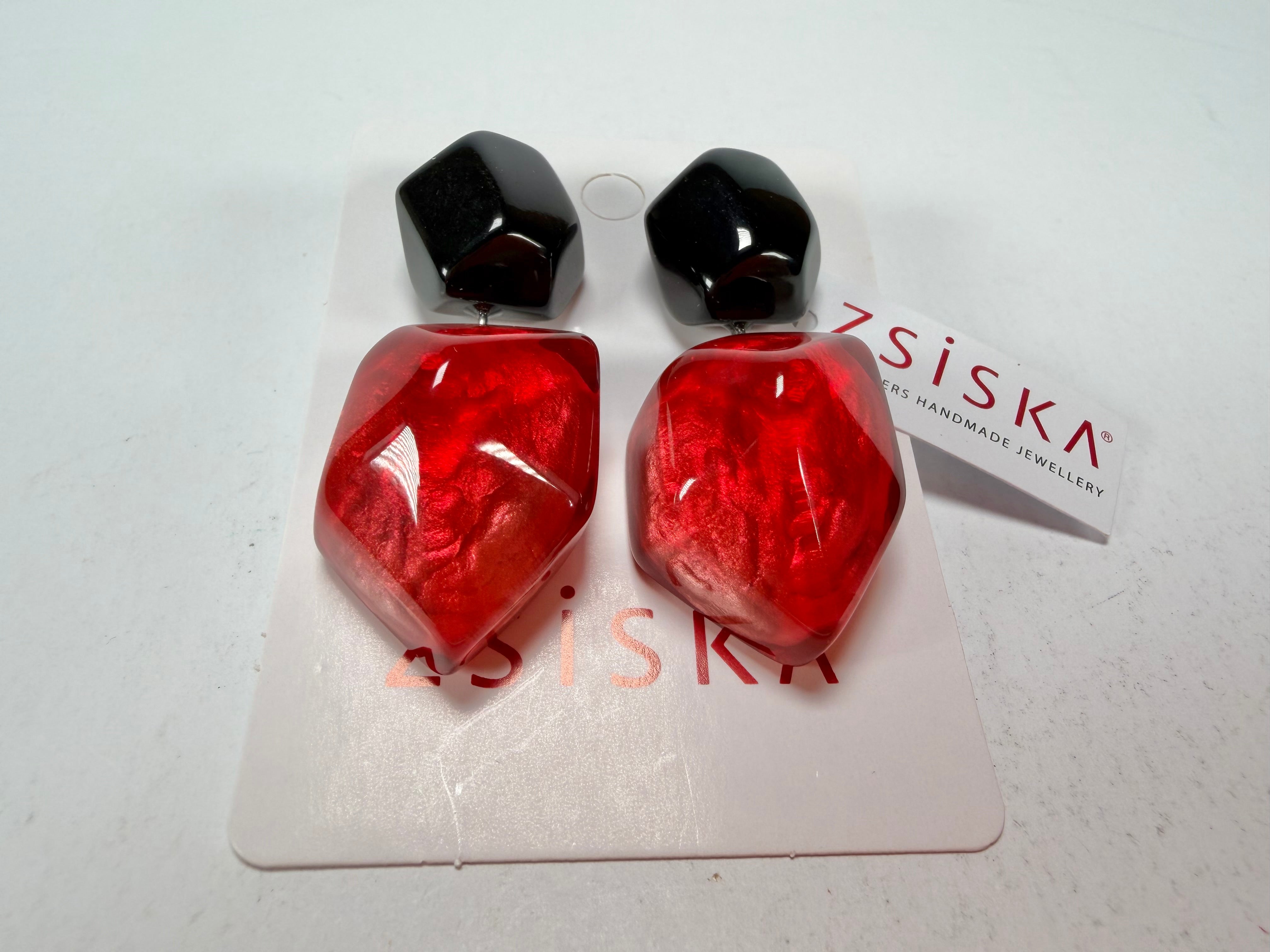 Zsiska - Empress Redd & Black Pendant Resin Earrings ( 8410504REDDQ00 )