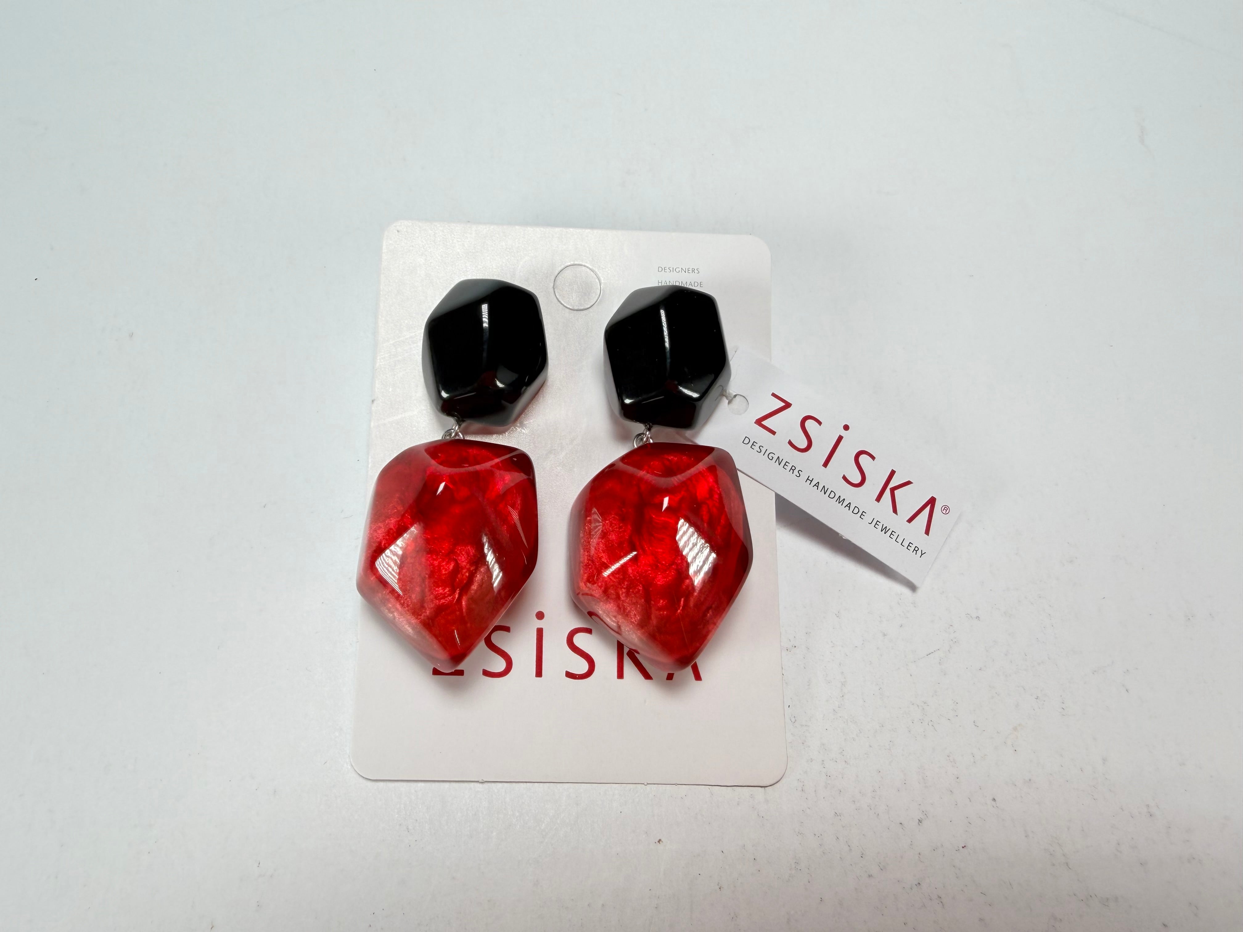 Zsiska - Empress Redd & Black Pendant Resin Earrings ( 8410504REDDQ00 )