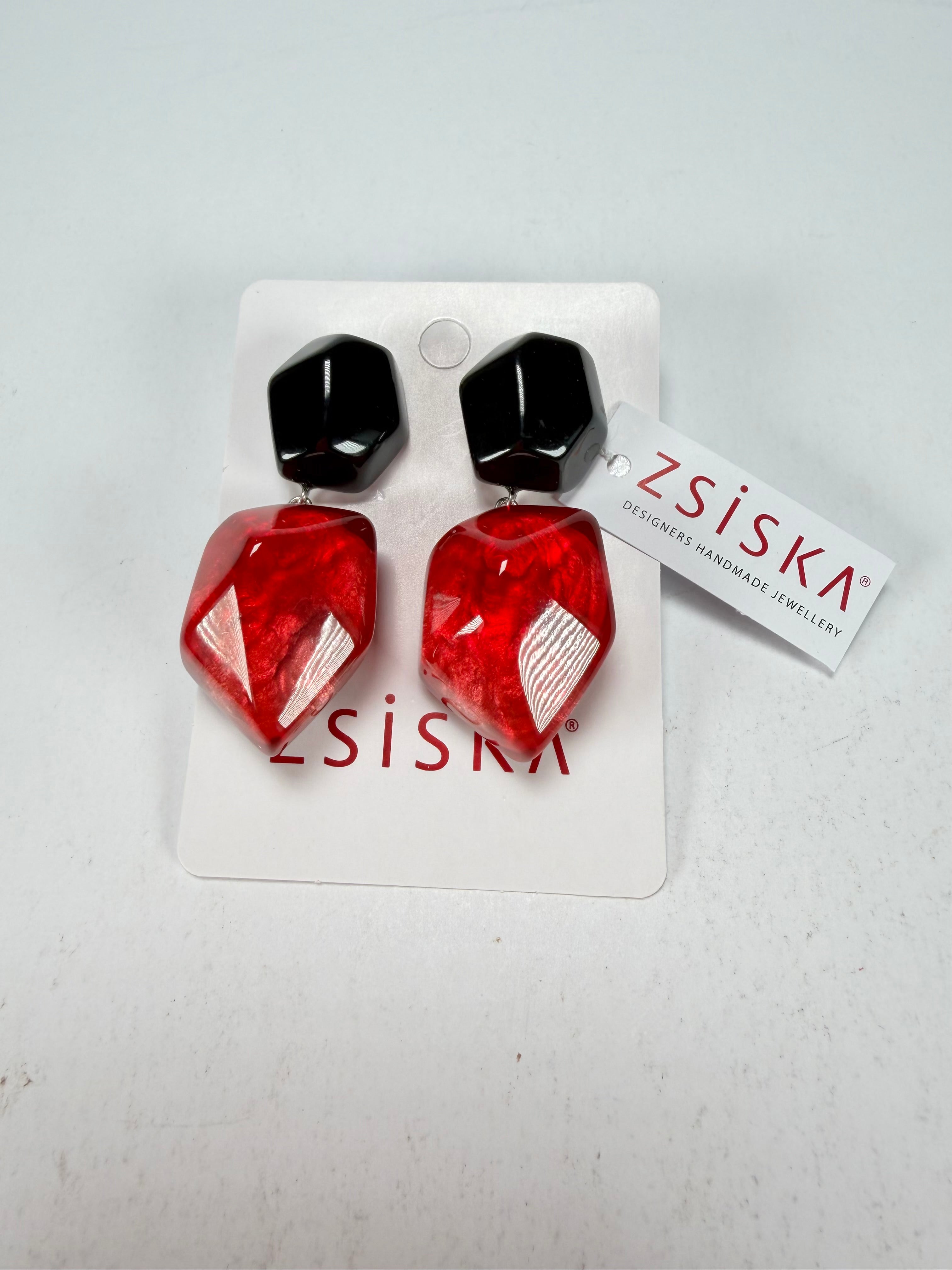 Zsiska - Empress Redd & Black Pendant Resin Earrings ( 8410504REDDQ00 )