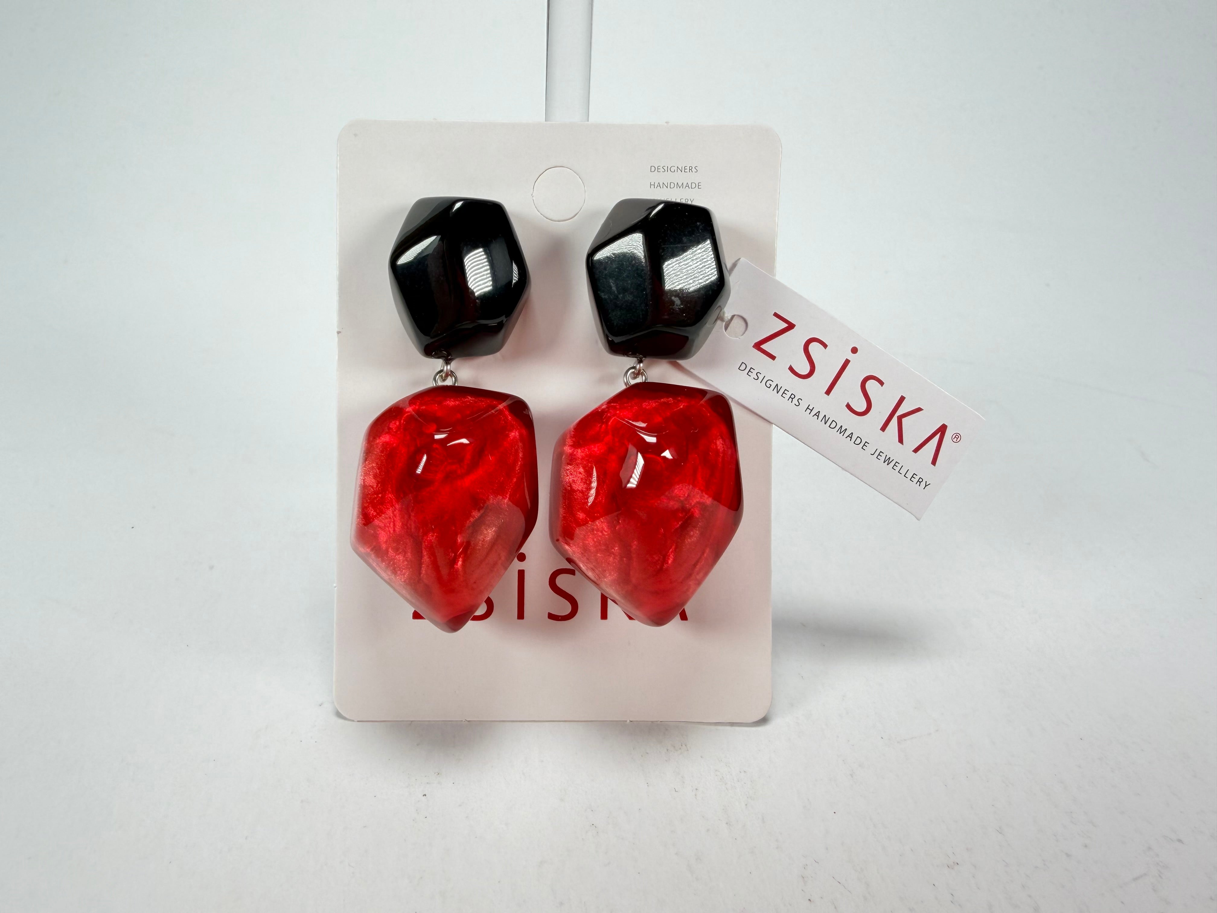 Zsiska - Empress Redd & Black Pendant Resin Earrings ( 8410504REDDQ00 )