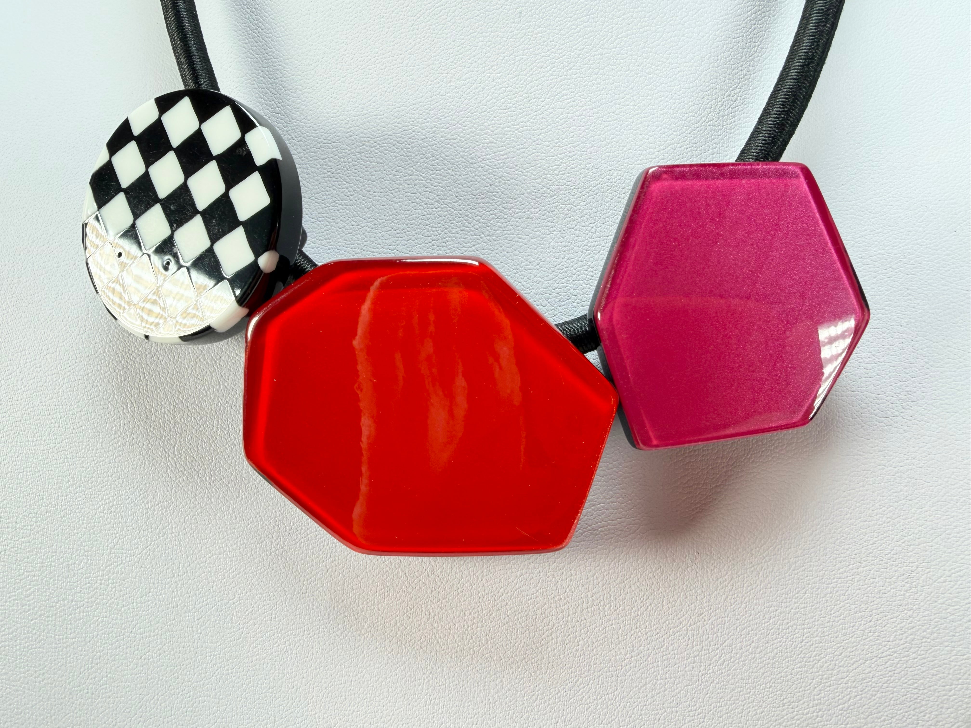 Zsiska - Checkmate "Prue Leith" Crimson & Rose 3 Bead Resin Necklace ( P220150REPIQ03 )