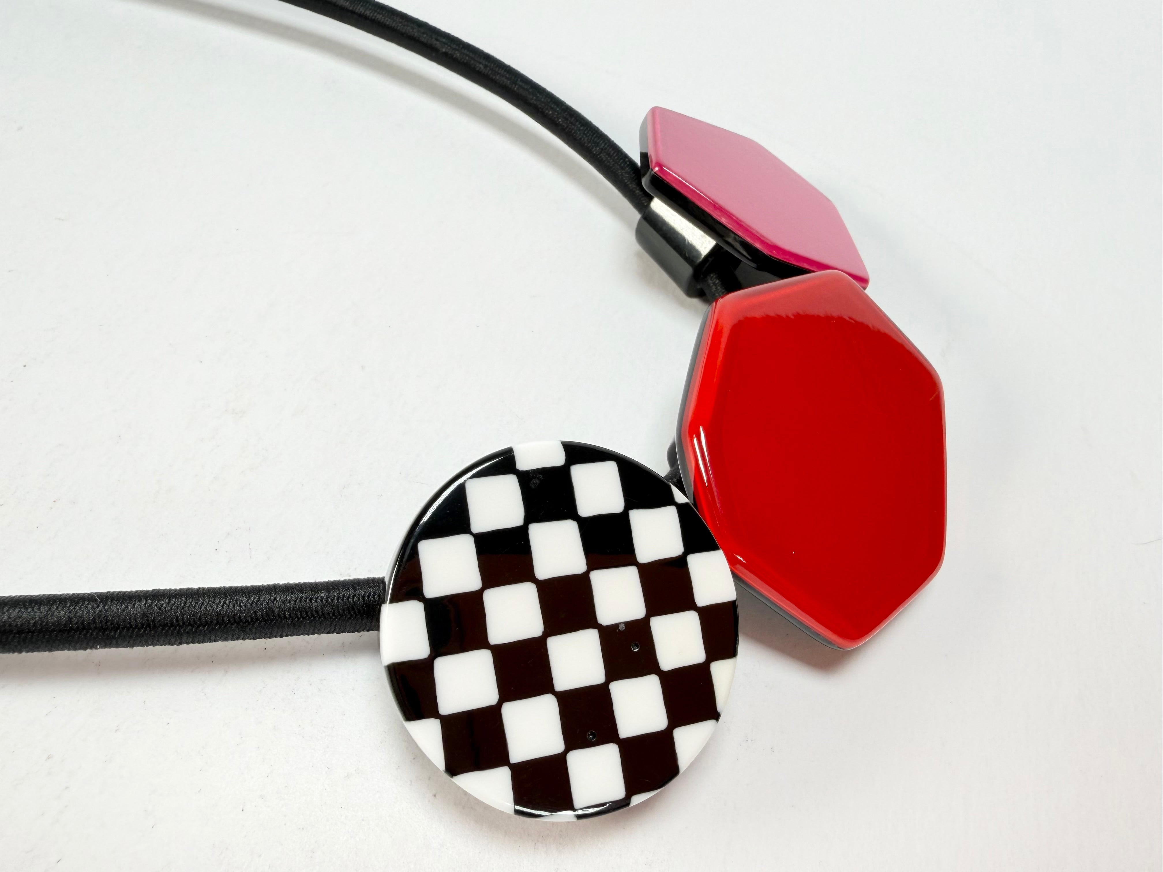 Zsiska - Checkmate "Prue Leith" Crimson & Rose 3 Bead Resin Necklace ( P220150REPIQ03 )