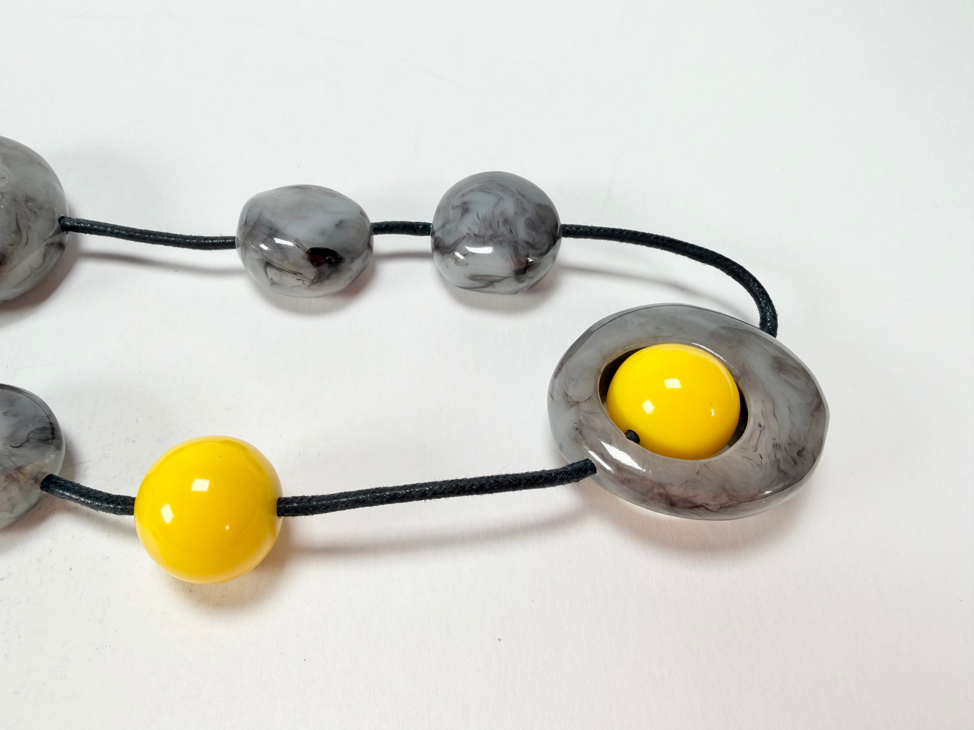 Zsiska - ORI 12 Bead Marbled Grey Resin Necklace ( 7430101GREYQ12 )