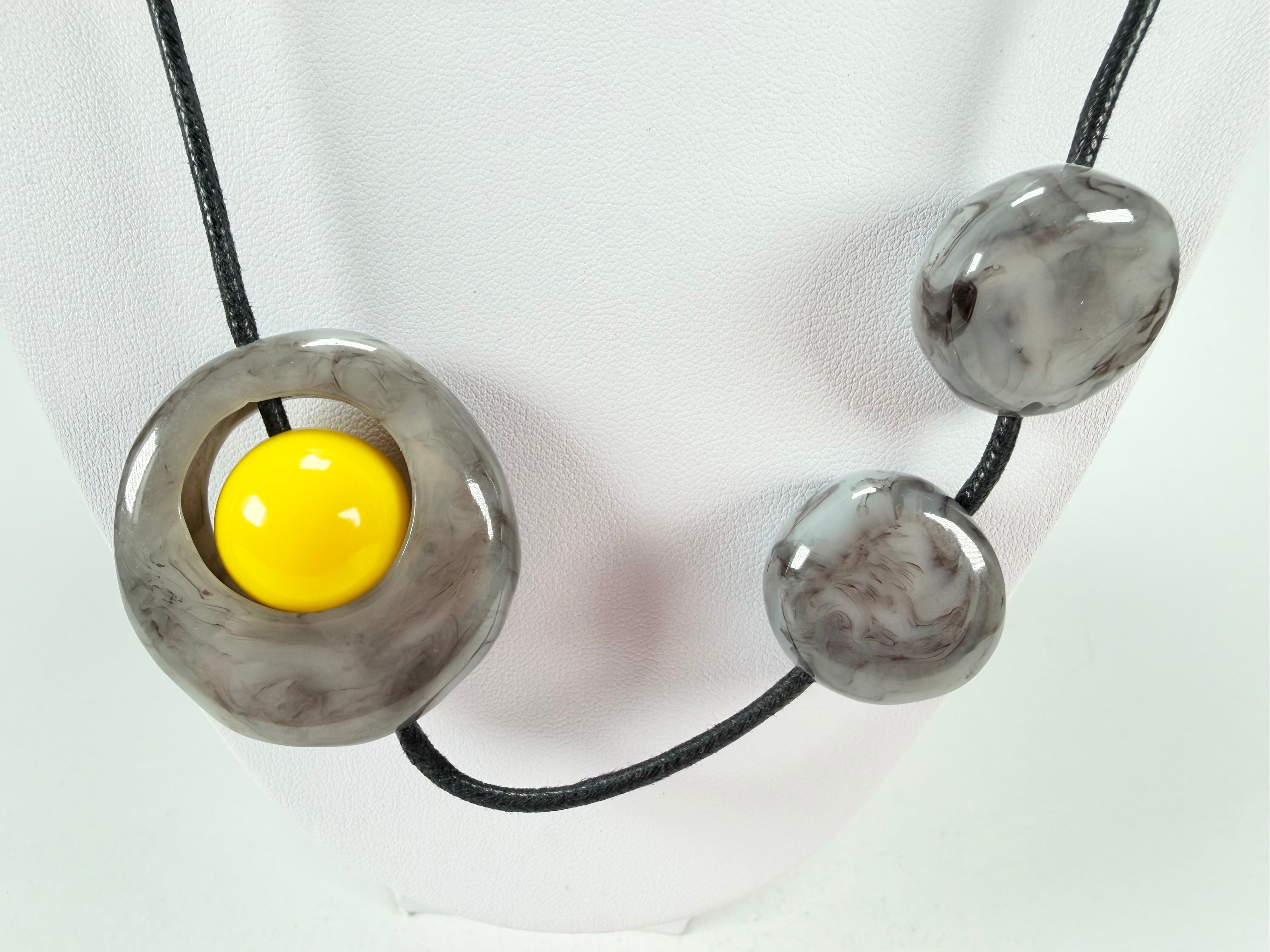 Zsiska - ORI 12 Bead Marbled Grey Resin Necklace ( 7430101GREYQ12 )