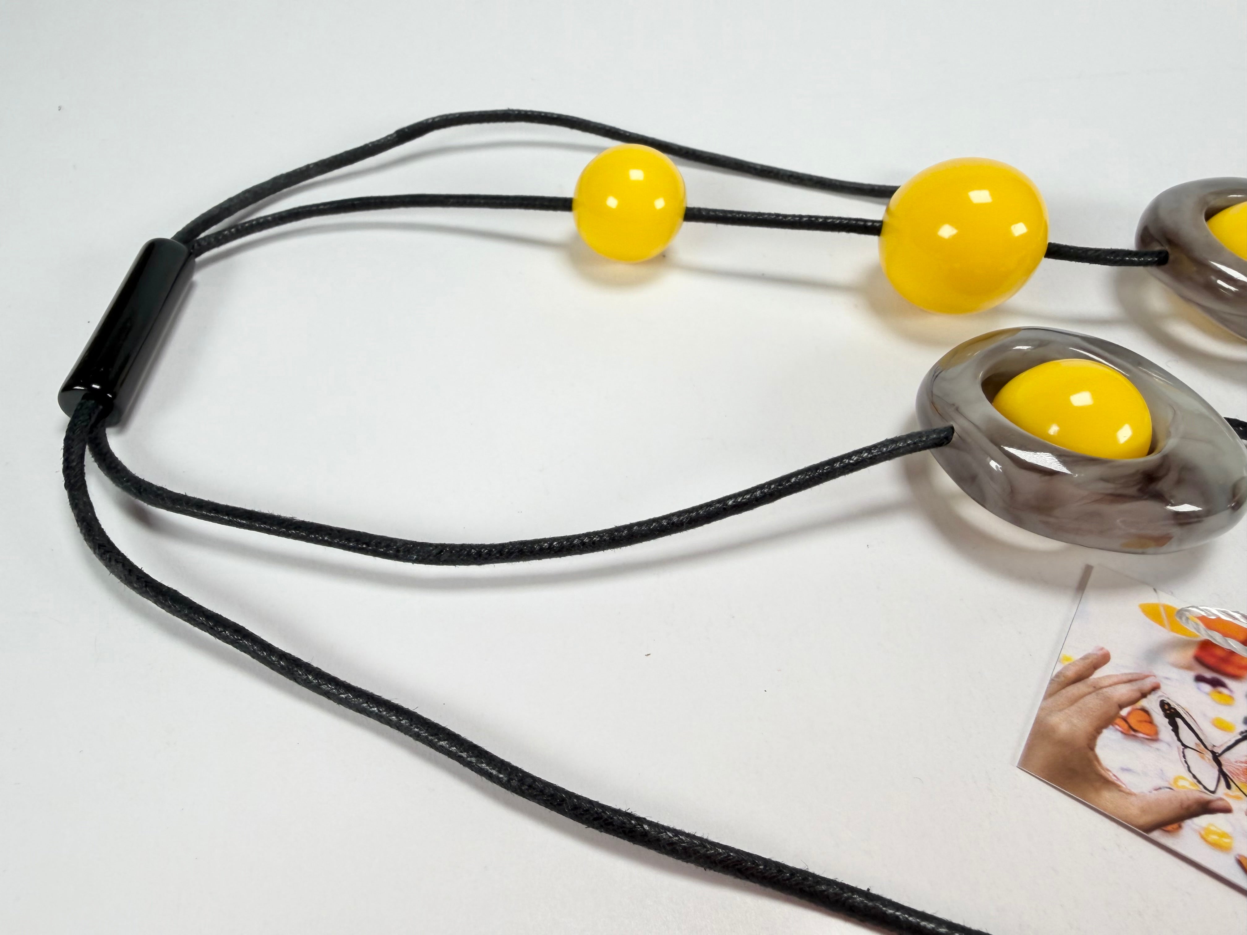 Zsiska - ORI 12 Bead Marbled Grey Resin Necklace ( 7430101GREYQ12 )